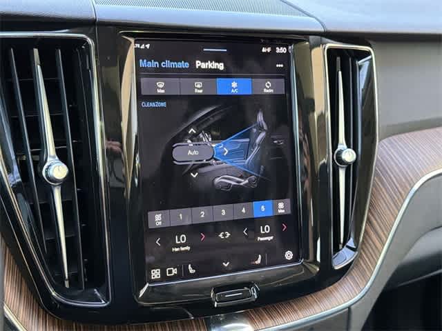 Thumbnail: 2022 Volvo XC60 - 16