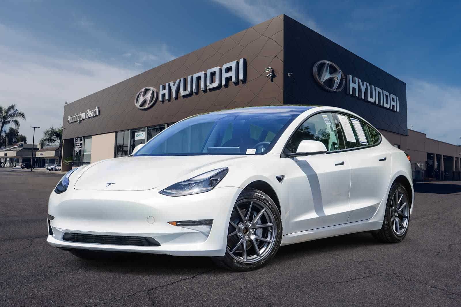 2022 Tesla Model 3 Long Range Dual Motor All-Wheel Drive's photo