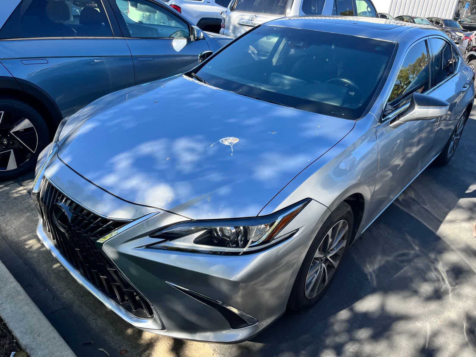 2022 Lexus ES 350's photo