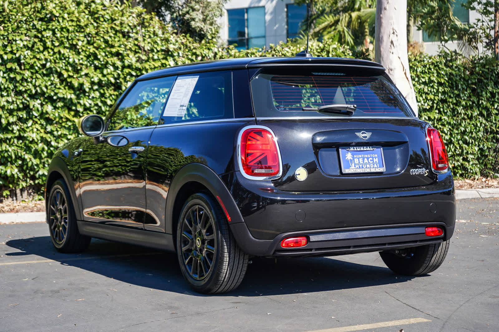 Thumbnail: 2022 MINI Cooper Hardtop - 4