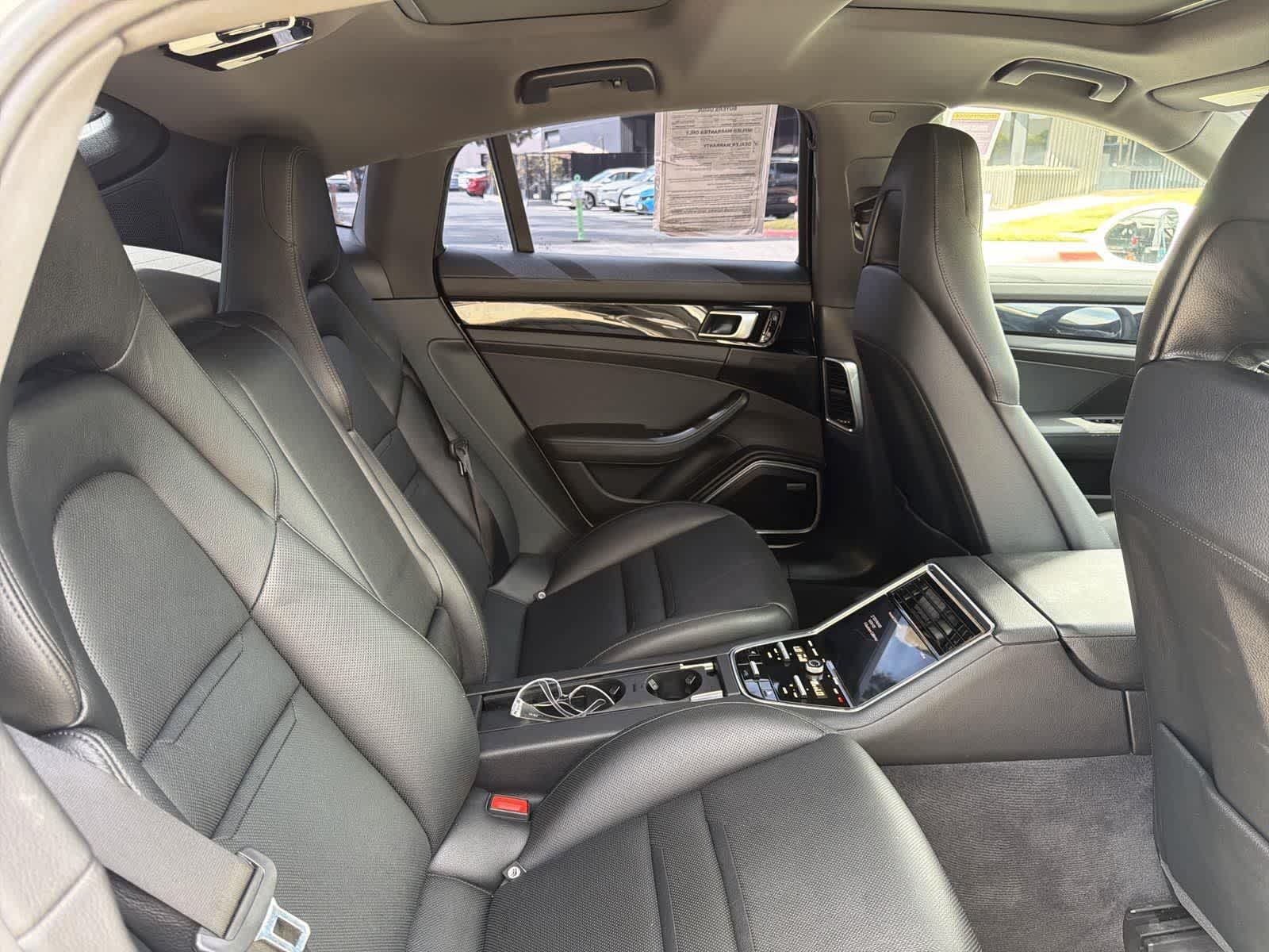 Thumbnail: 2021 Porsche Panamera - 32