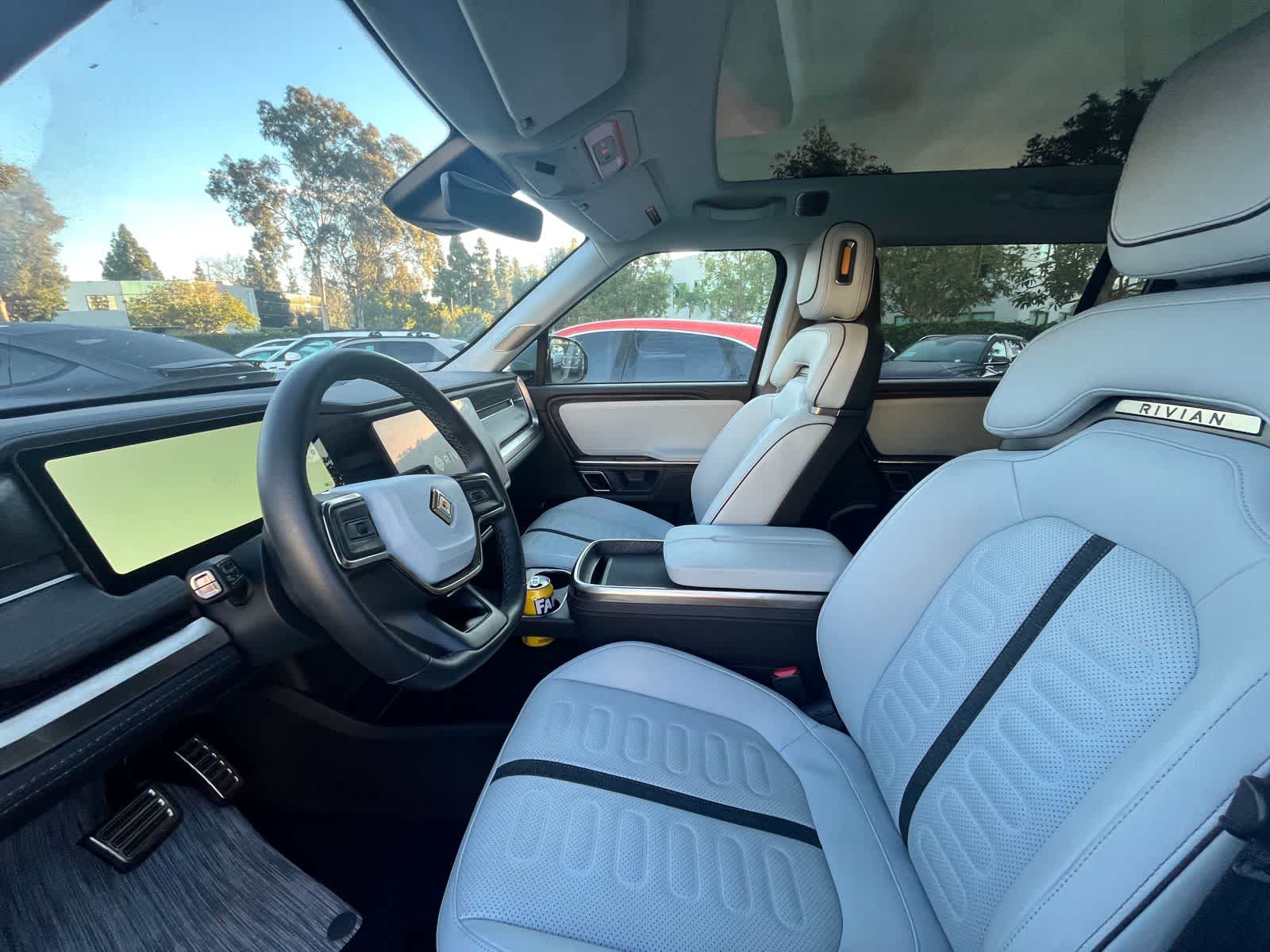 Thumbnail: 2023 Rivian R1S - 3