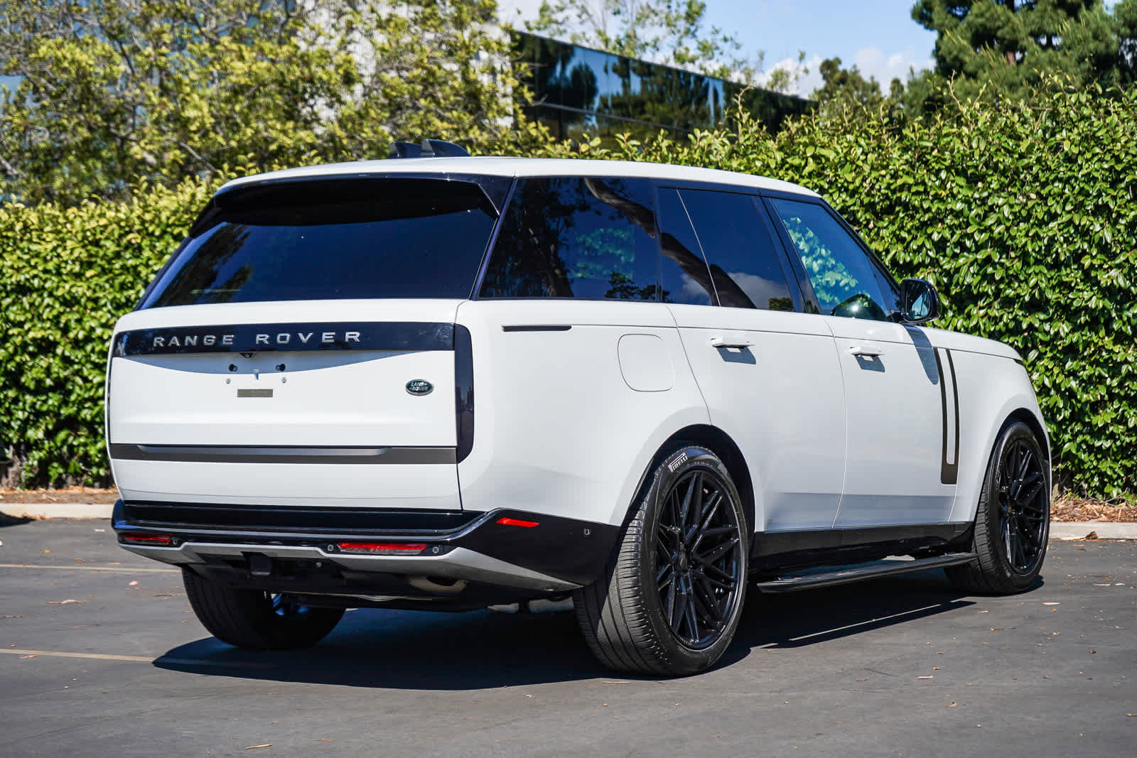 Thumbnail: 2023 Land Rover Range Rover - 6