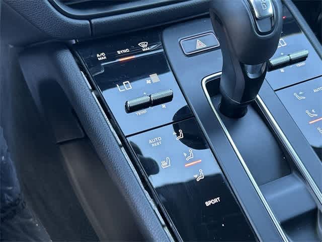 Thumbnail: 2022 Porsche Macan - 18