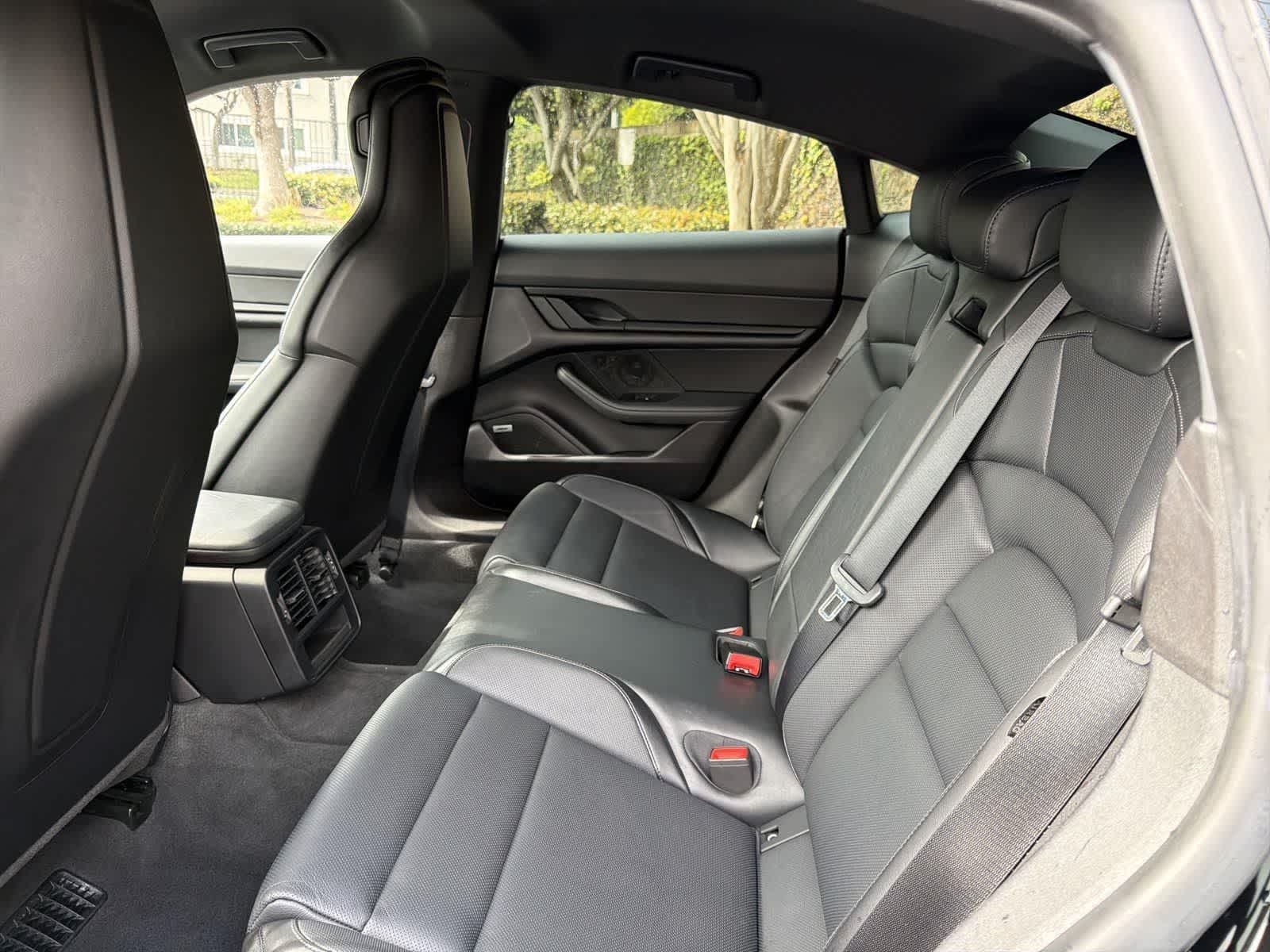 Thumbnail: 2022 Porsche Taycan - 28