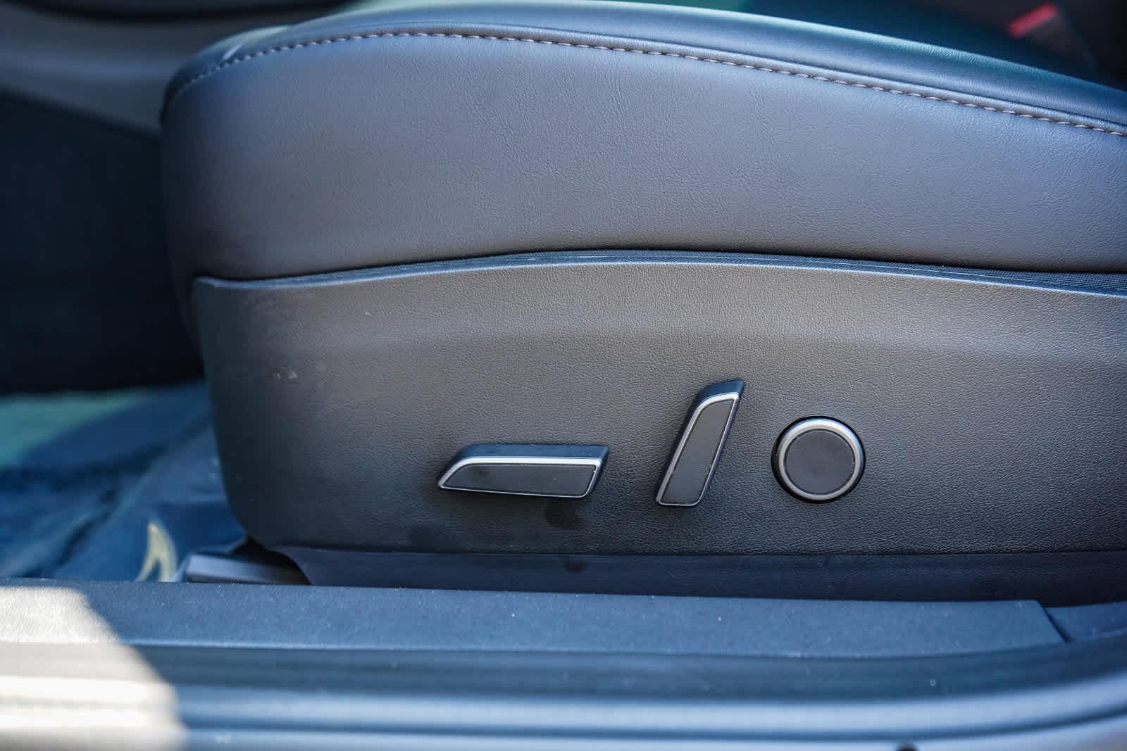 Thumbnail: 2023 Tesla Model 3 - 19