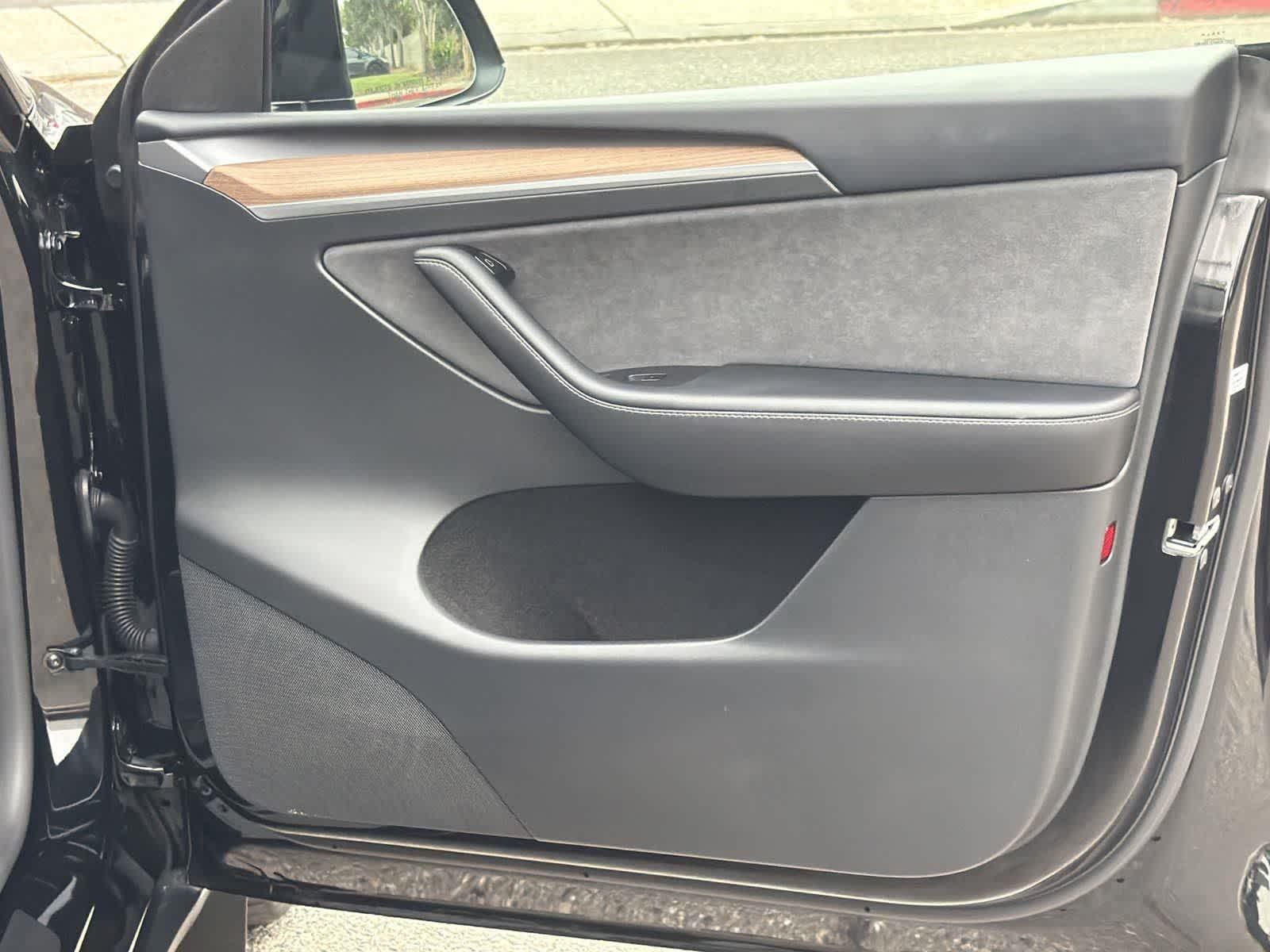 Thumbnail: 2025 Tesla Model Y - 33