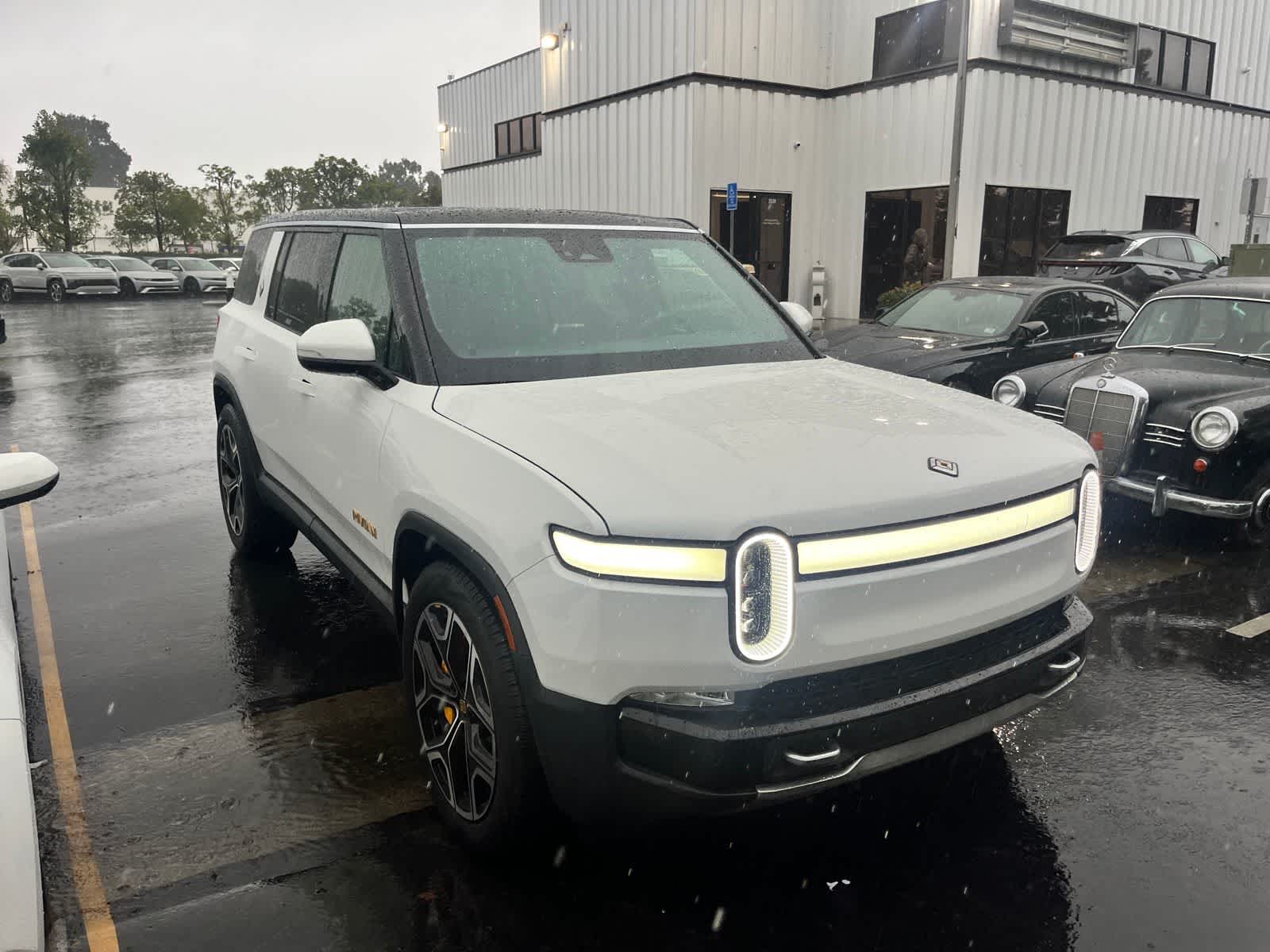 Thumbnail: 2022 Rivian R1S - 2