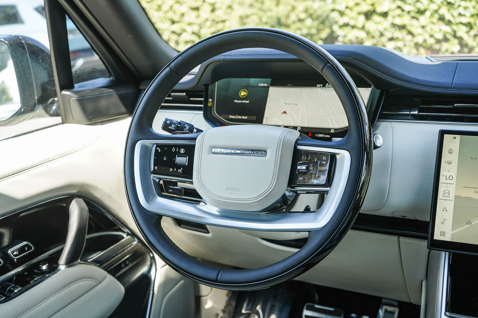 Thumbnail: 2025 Land Rover Range Rover - 15