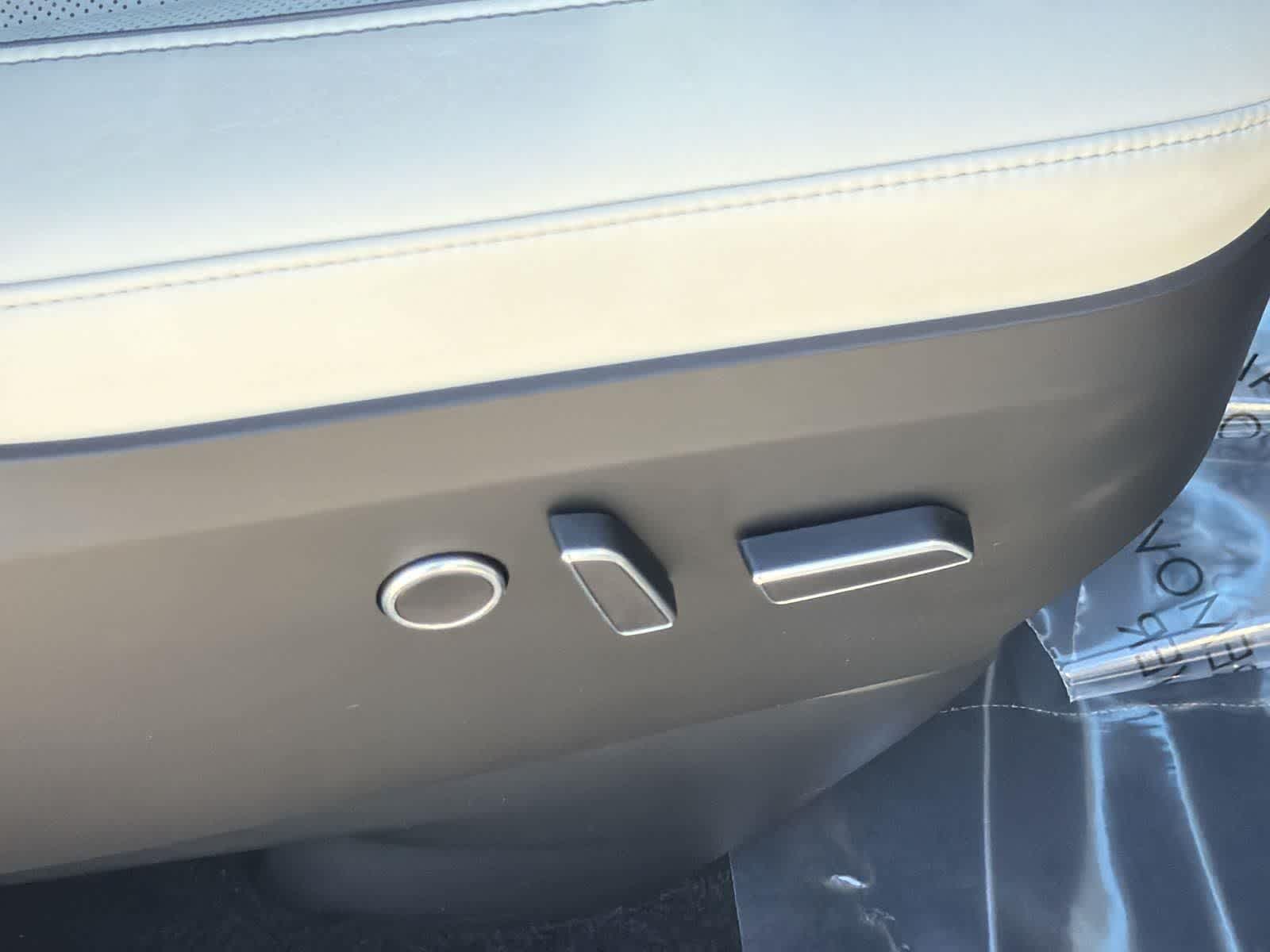 Thumbnail: 2022 Tesla Model X - 35