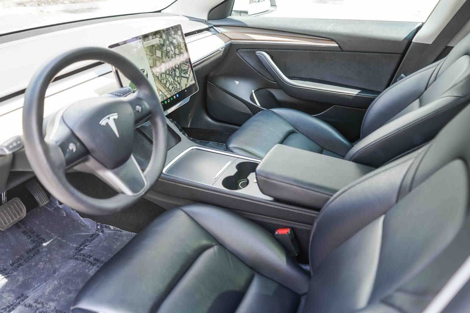 Thumbnail: 2022 Tesla Model 3 - 17