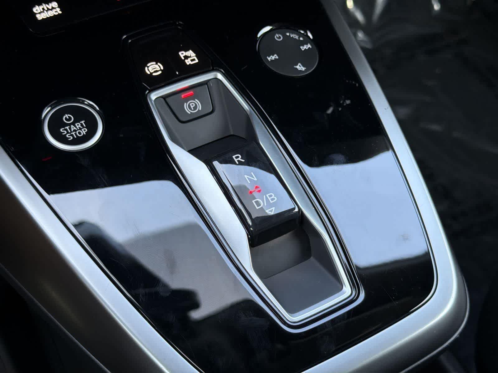 Thumbnail: 2023 Audi Q4 e-tron - 17