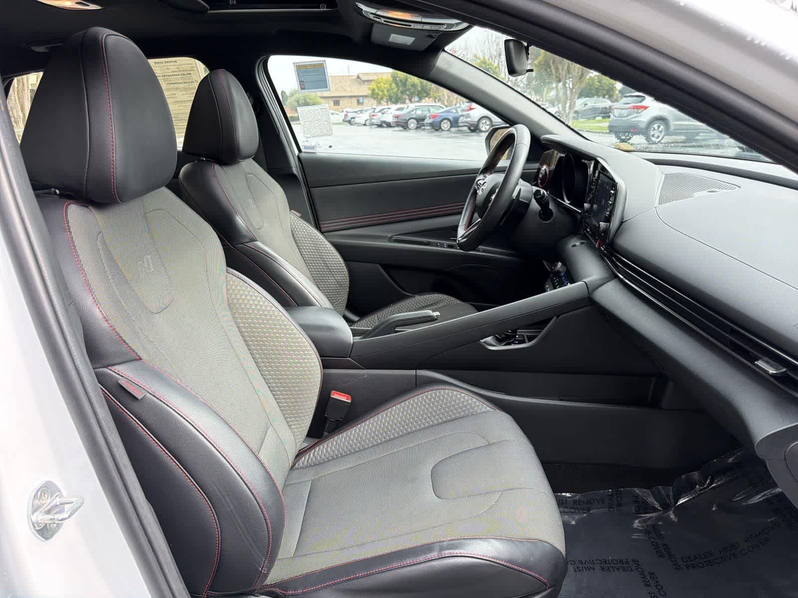 Thumbnail: 2022 Hyundai Elantra - 32