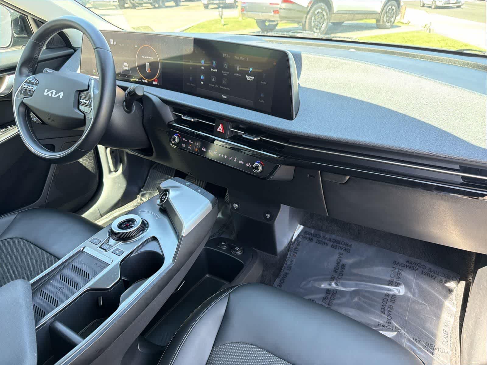 Thumbnail: 2022 Kia EV6 - 34