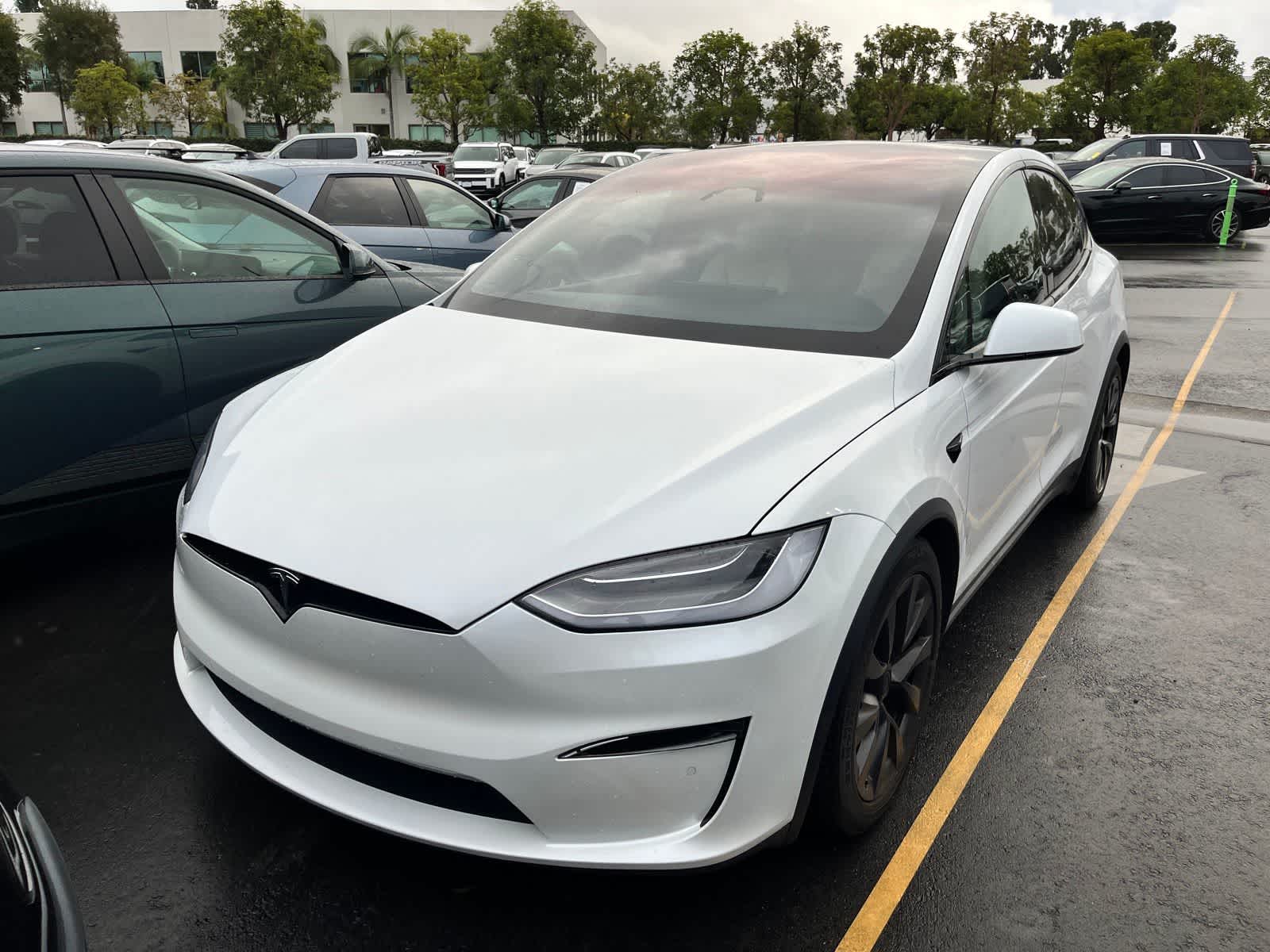 2022 Tesla Model X Long Range's photo