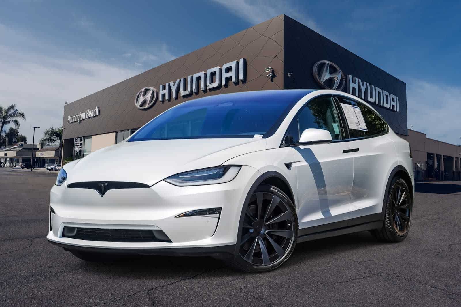 2023 Tesla Model X Long Range's photo