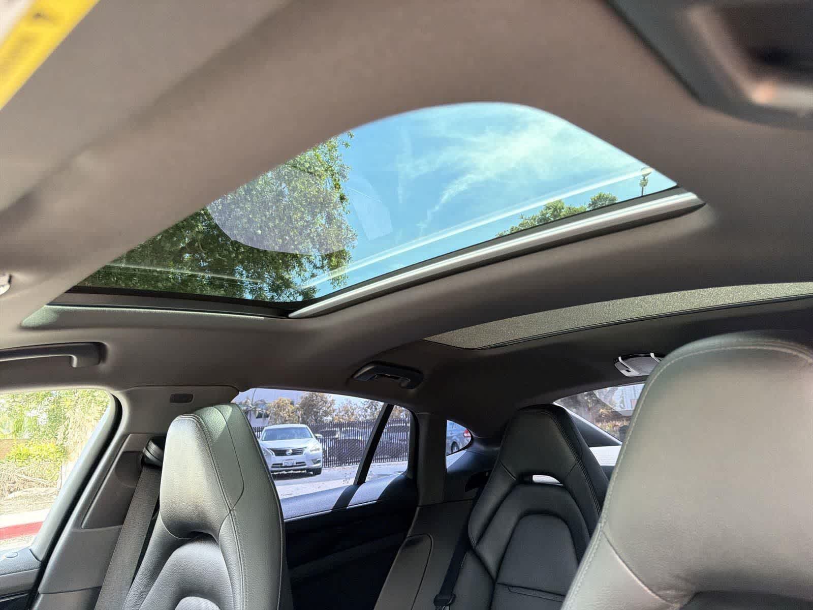 Thumbnail: 2021 Porsche Panamera - 10