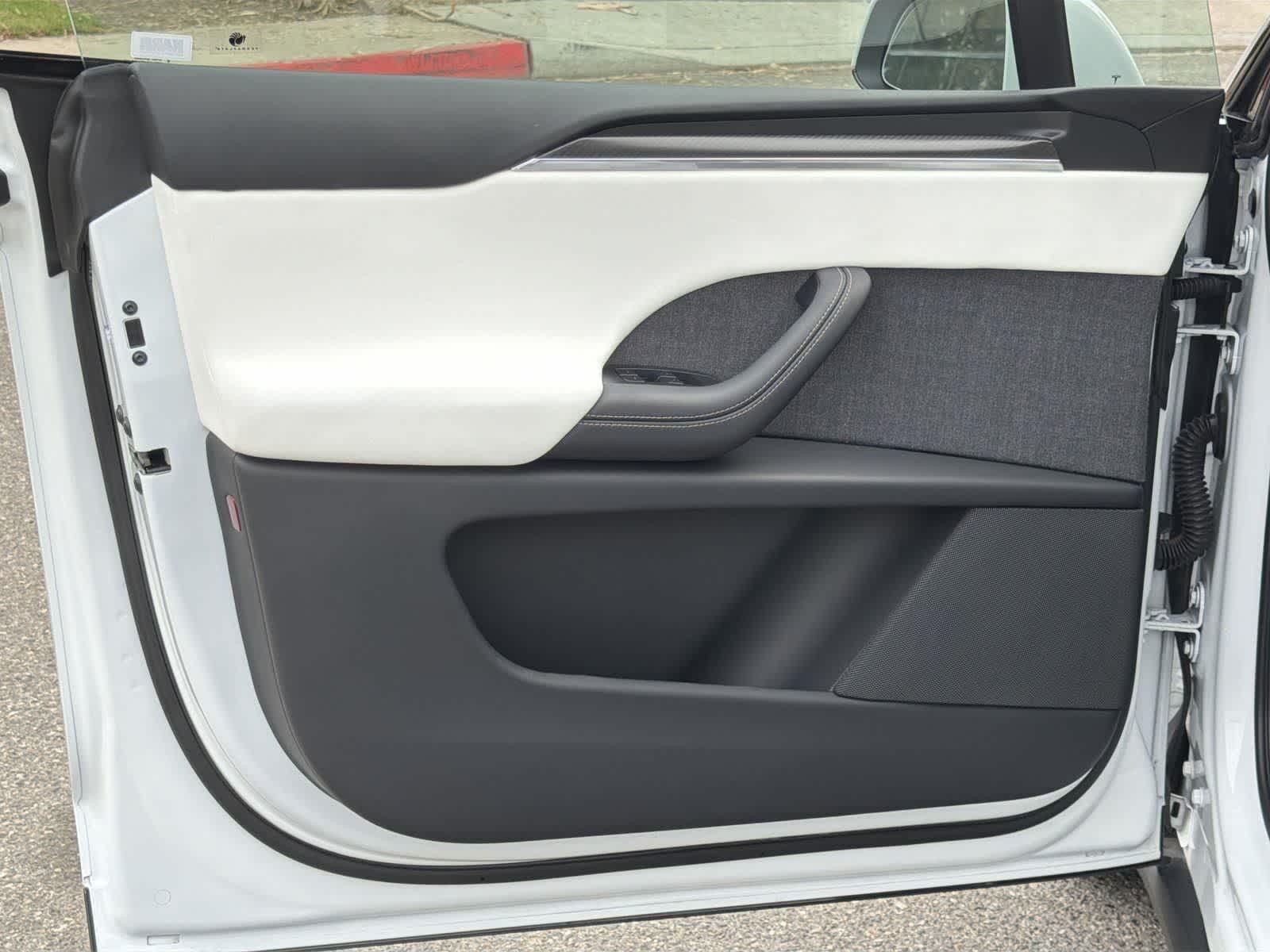 Thumbnail: 2022 Tesla Model X - 23