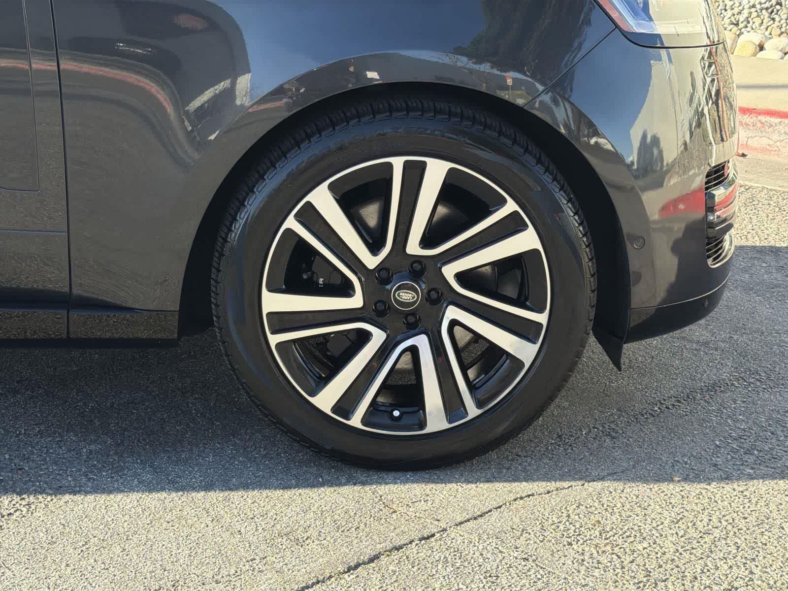 Thumbnail: 2023 Land Rover Range Rover - 34