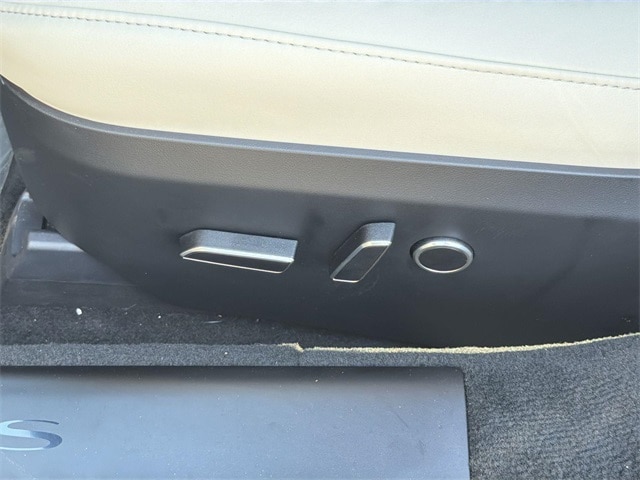 Thumbnail: 2023 Tesla Model S - 26