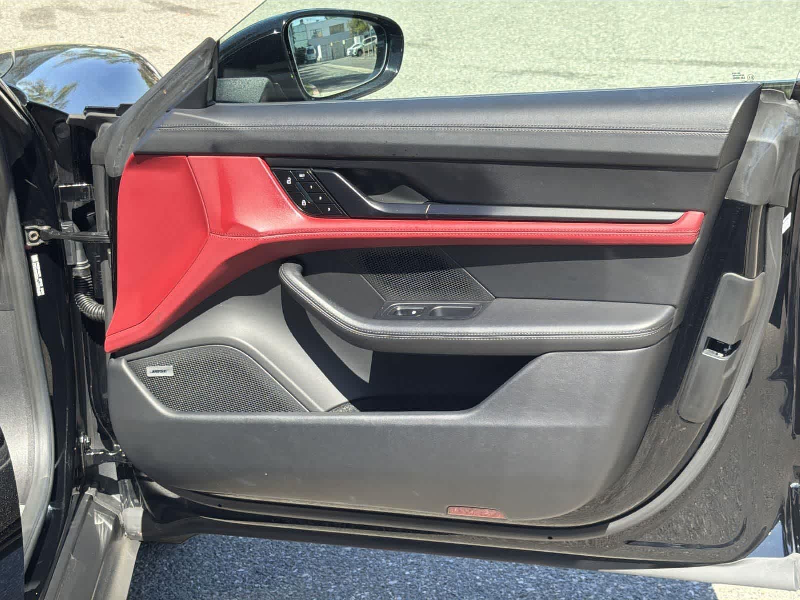 Thumbnail: 2022 Porsche Taycan - 33