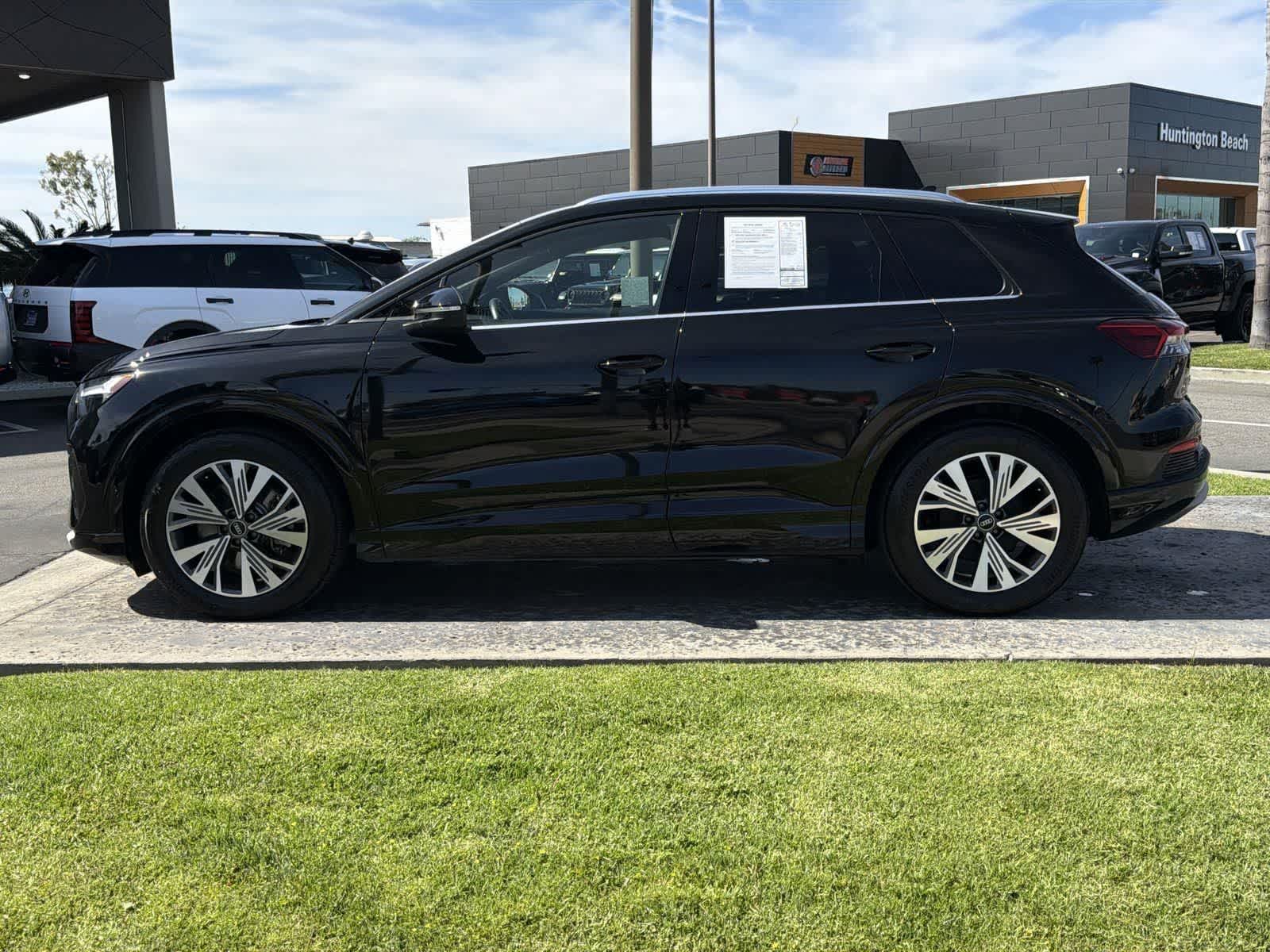 Thumbnail: 2023 Audi Q4 e-tron - 3