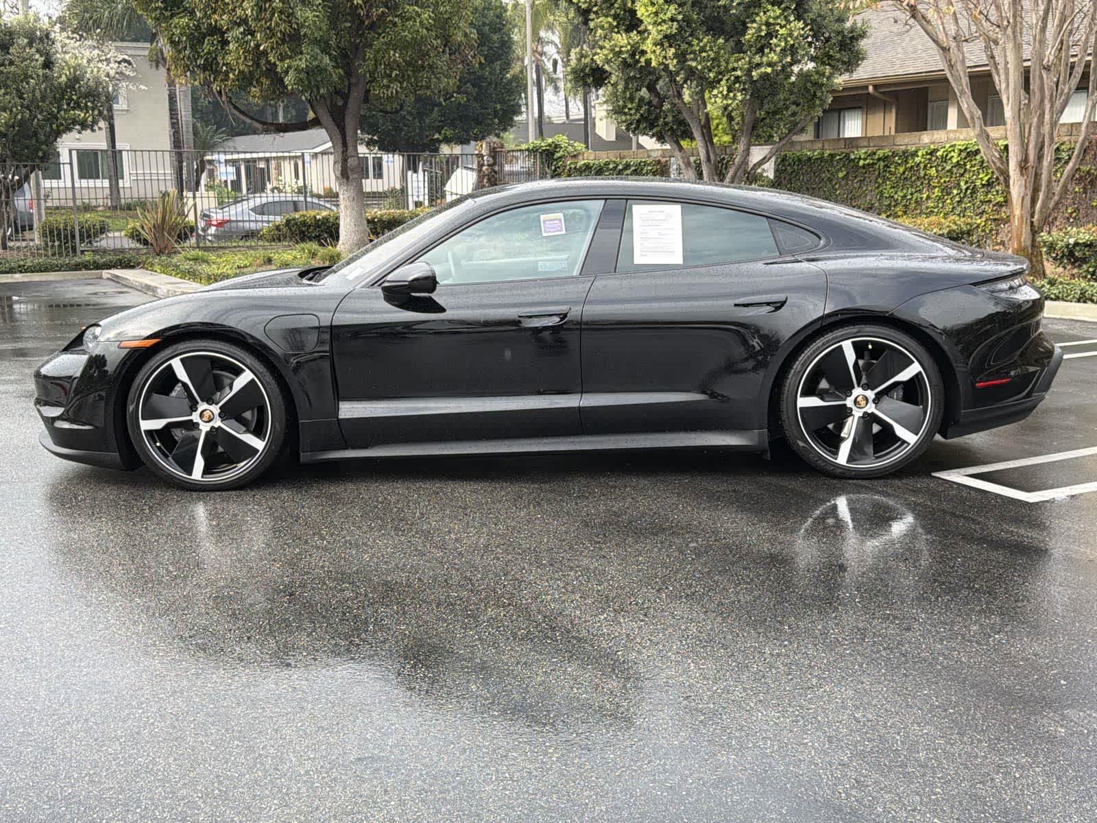 Thumbnail: 2022 Porsche Taycan - 3