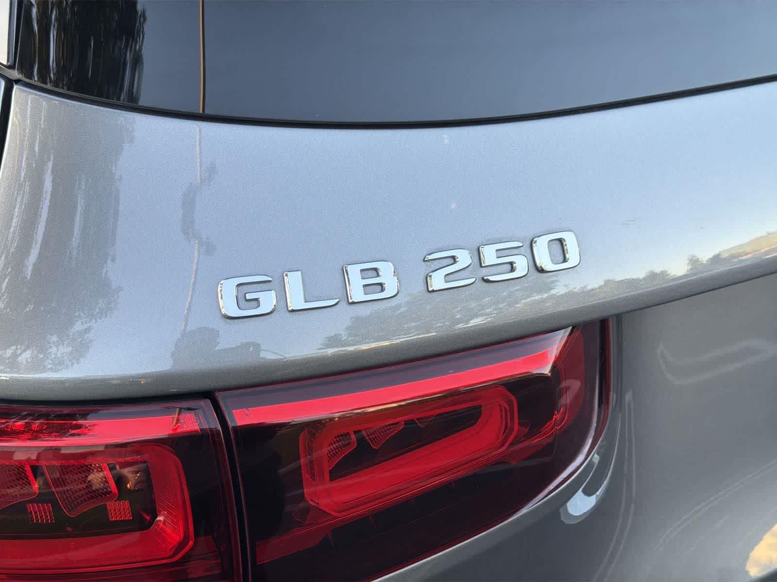 Thumbnail: 2023 Mercedes-Benz GLB - 33