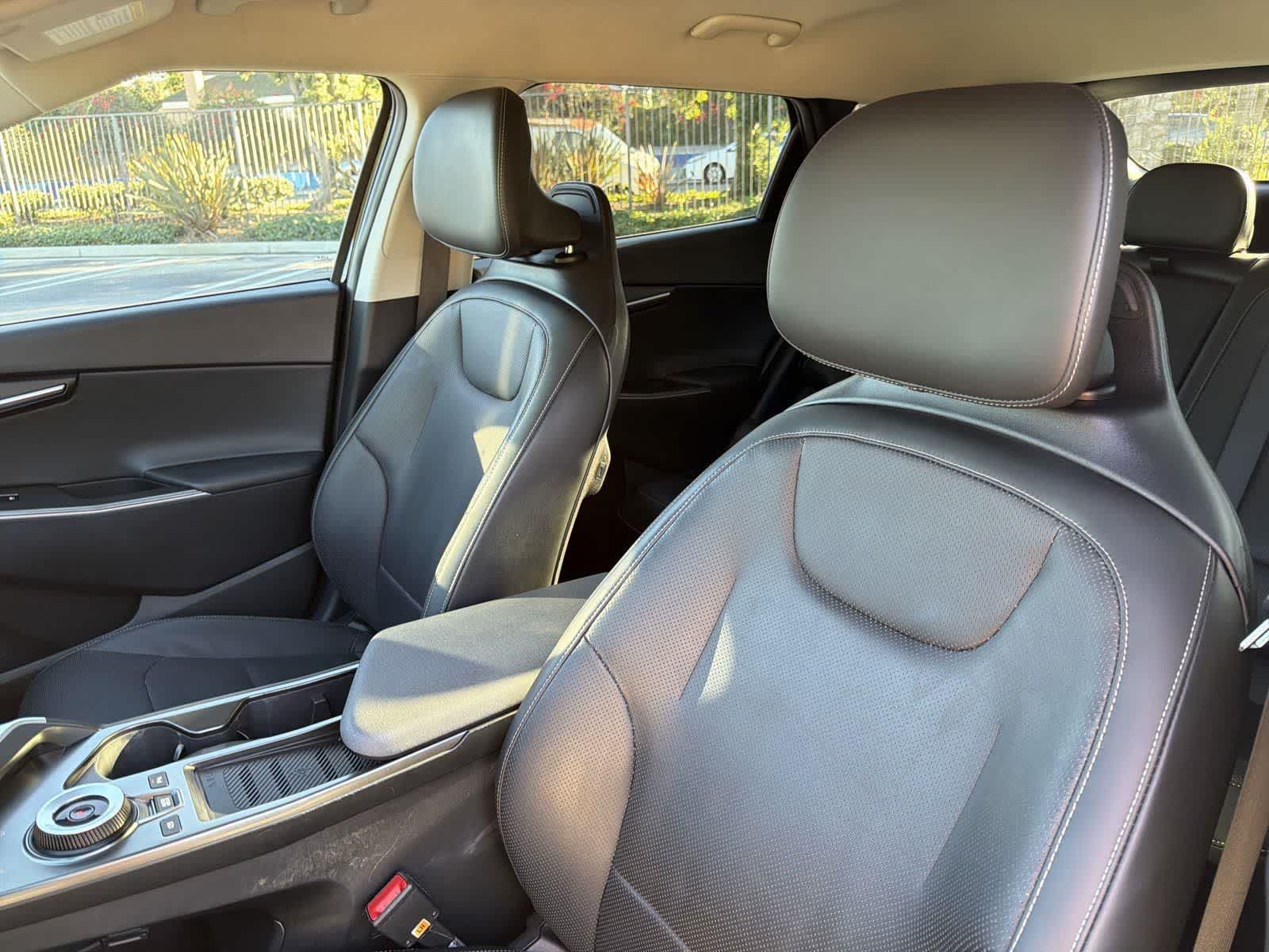 Thumbnail: 2022 Kia EV6 - 27