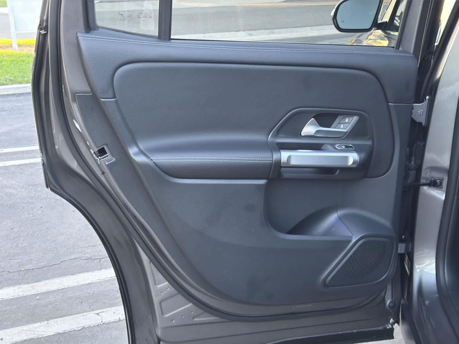 Thumbnail: 2023 Mercedes-Benz GLB - 29