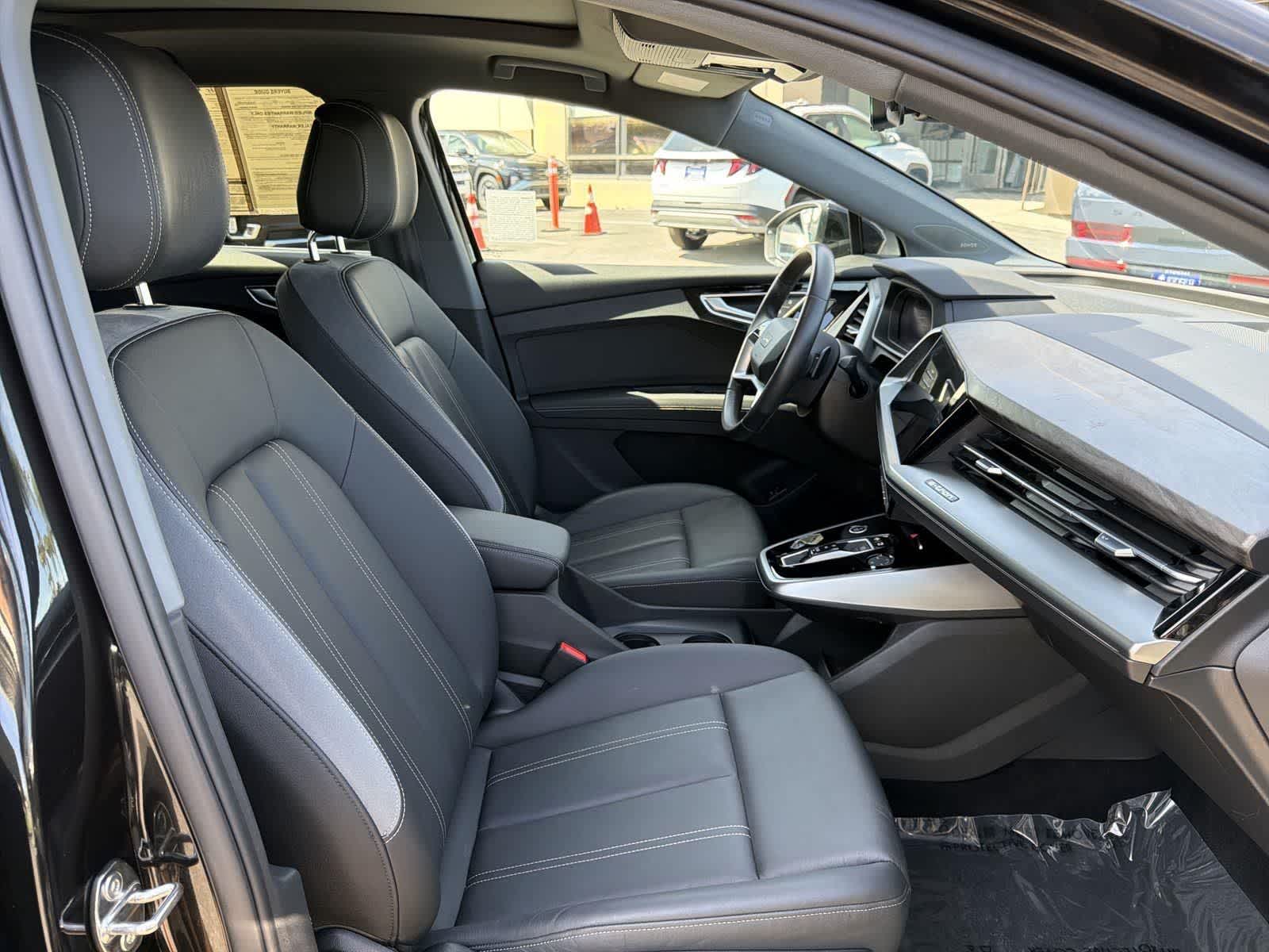 Thumbnail: 2023 Audi Q4 e-tron - 35