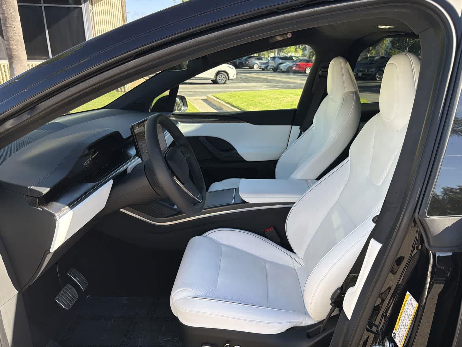 Thumbnail: 2022 Tesla Model X - 25