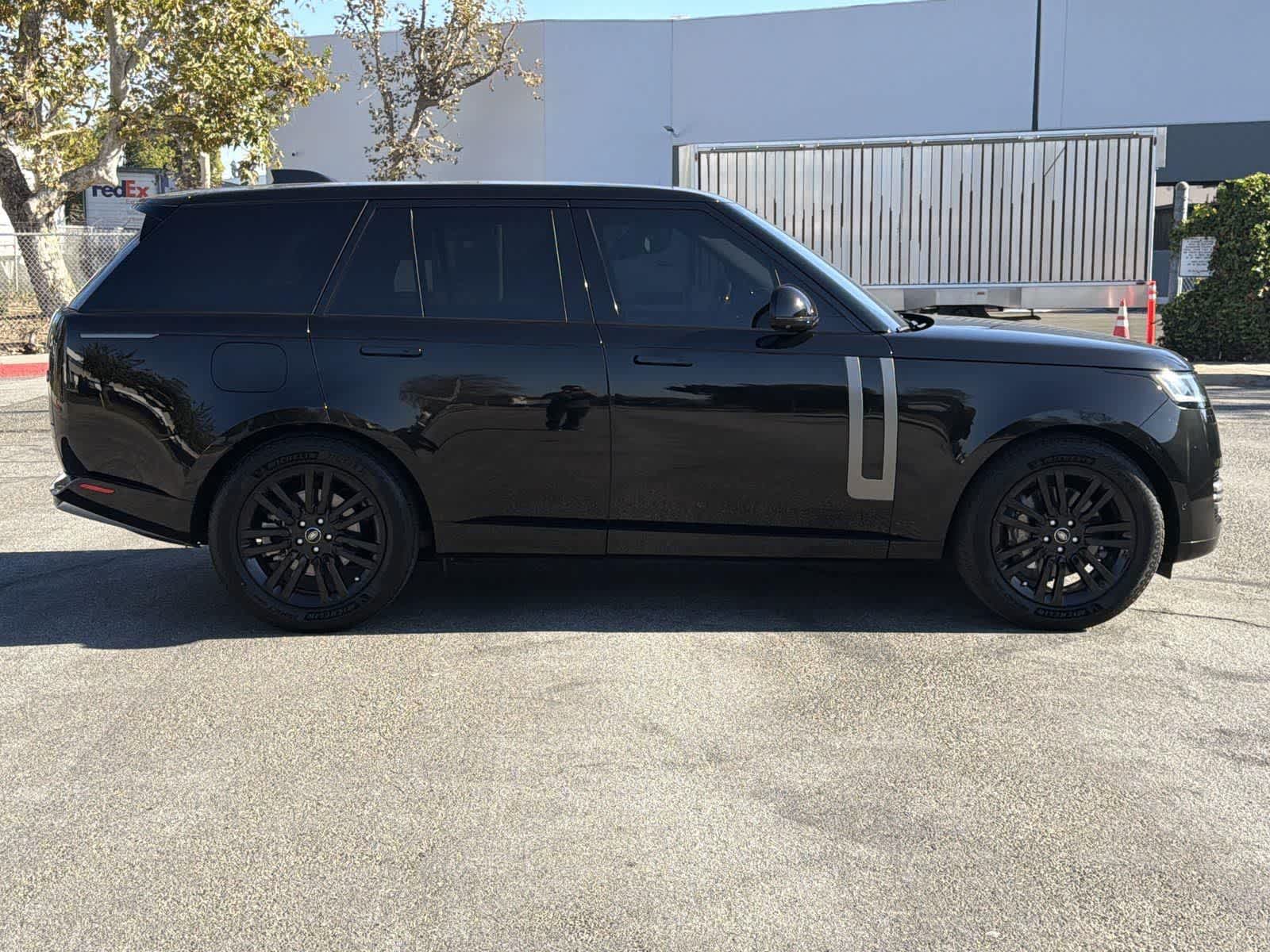 Thumbnail: 2023 Land Rover Range Rover - 3