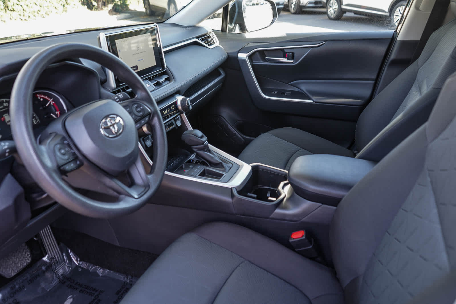 Thumbnail: 2025 Toyota RAV4 - 17