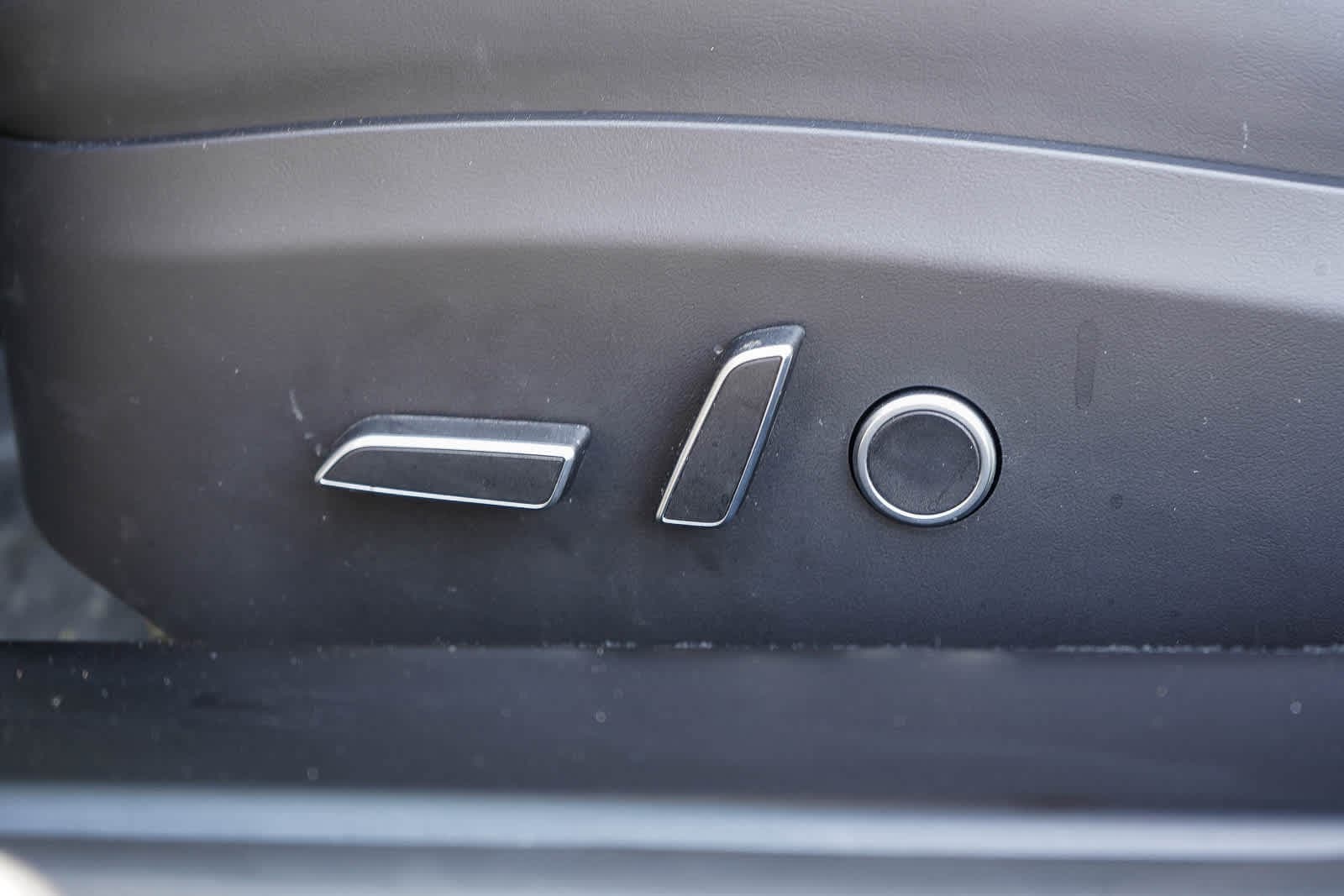 Thumbnail: 2023 Tesla Model S - 19