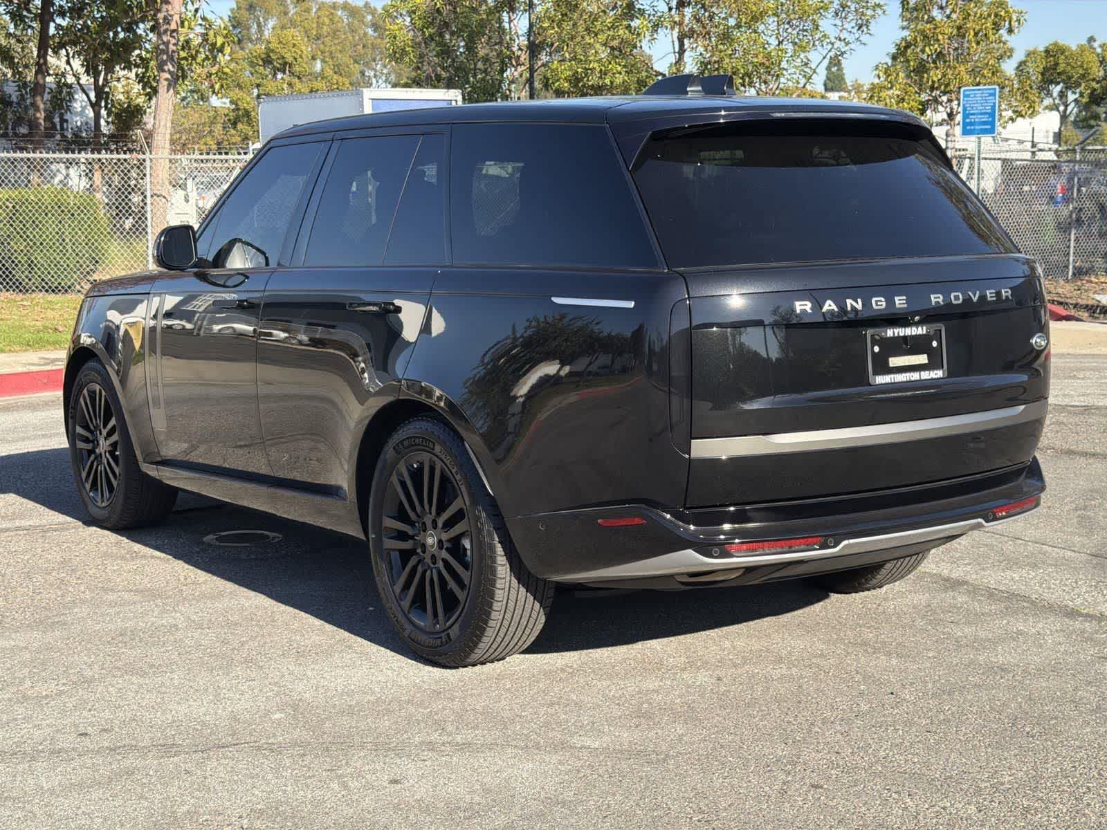 Thumbnail: 2023 Land Rover Range Rover - 6