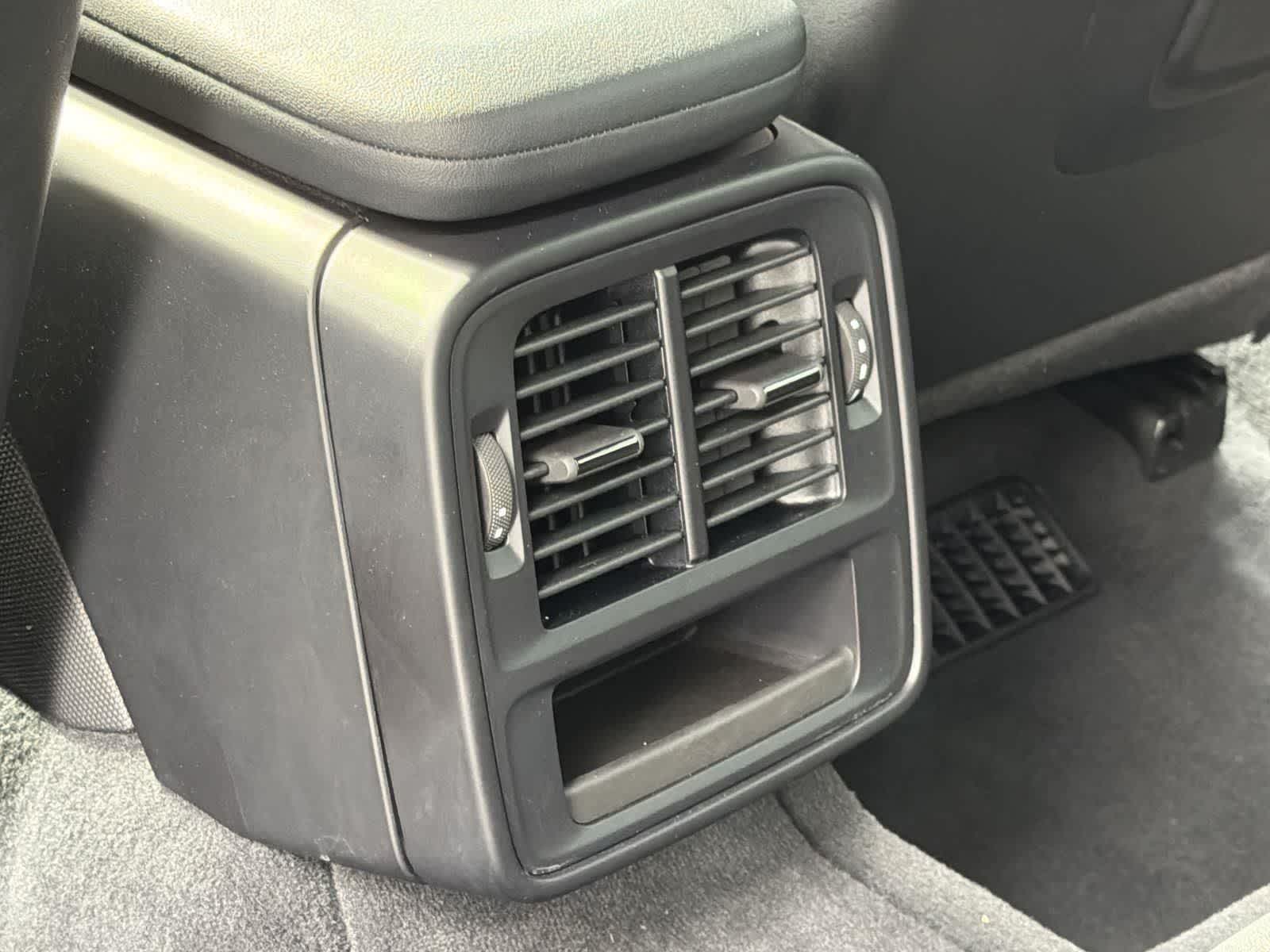 Thumbnail: 2022 Porsche Taycan - 29