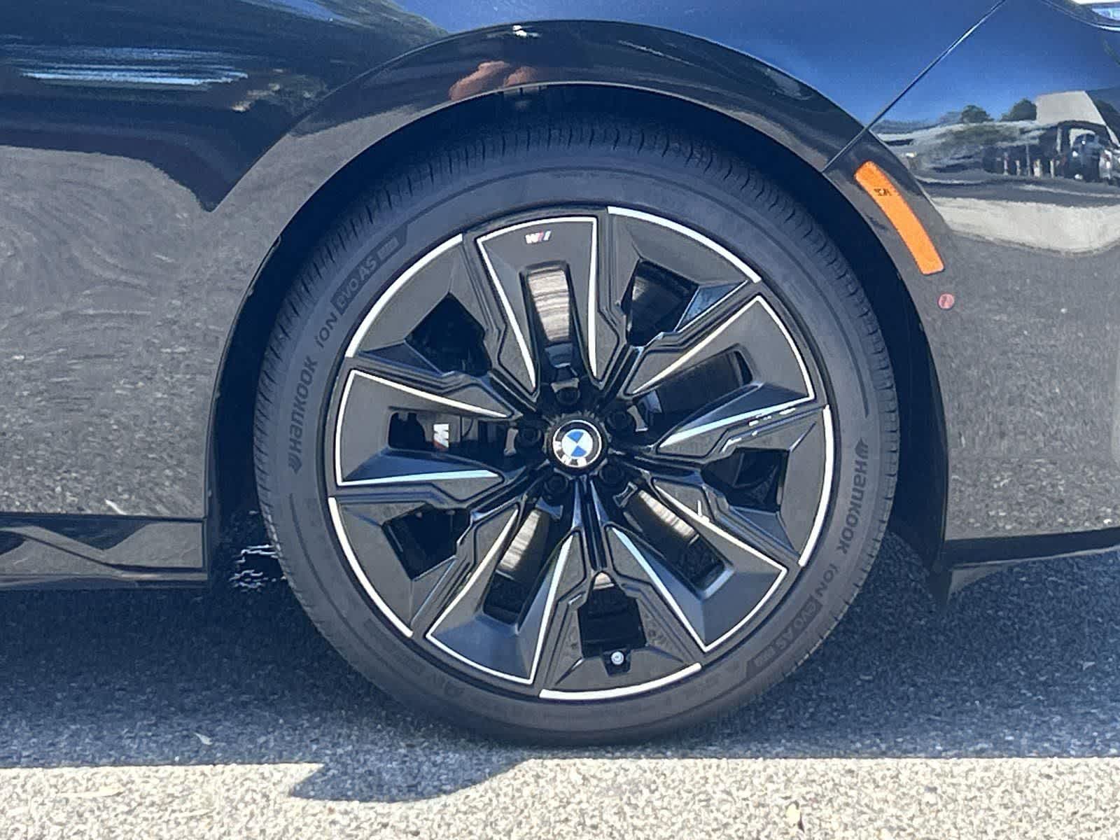 Thumbnail: 2023 BMW 7 Series - 10