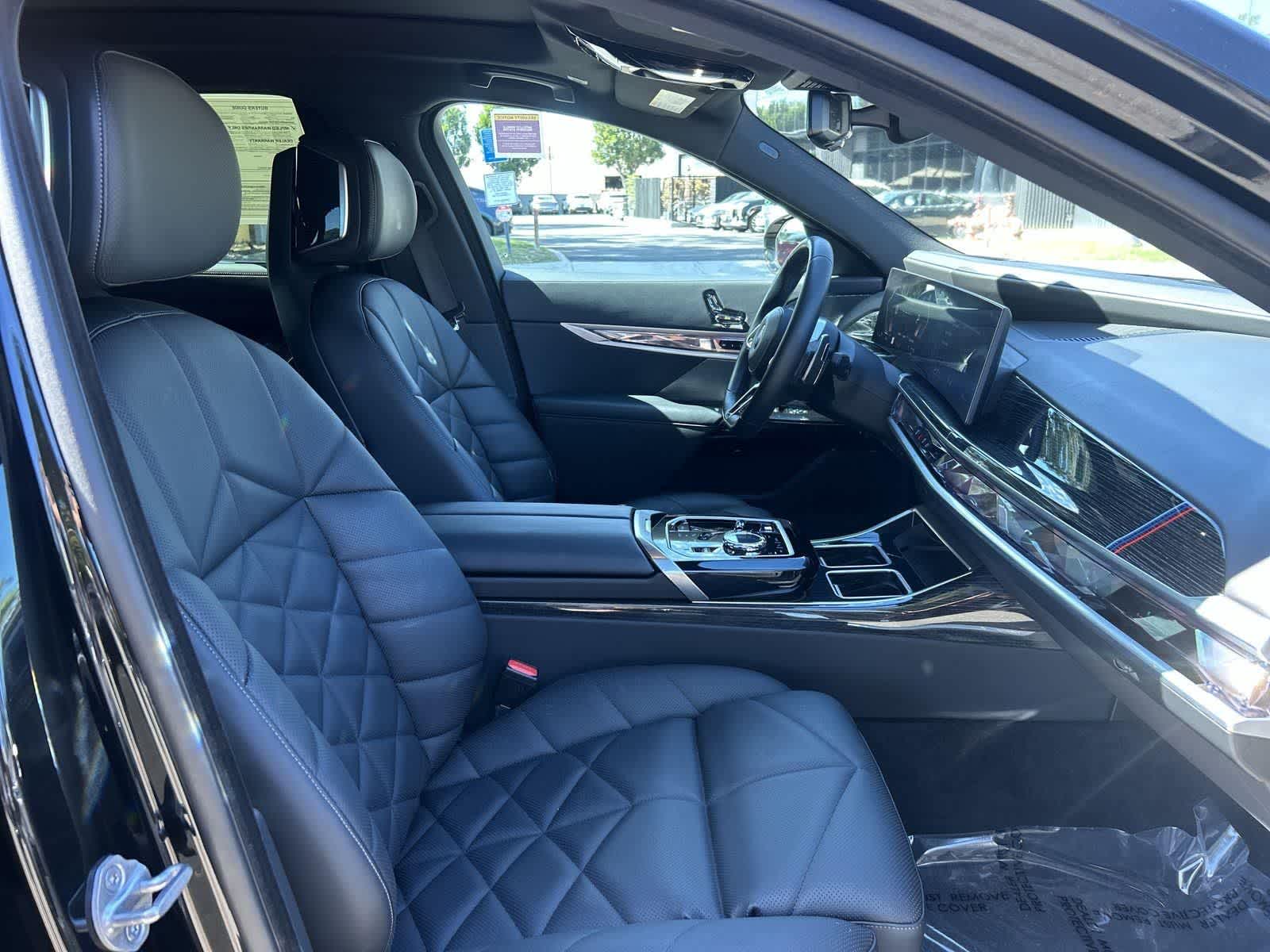 Thumbnail: 2023 BMW 7 Series - 26