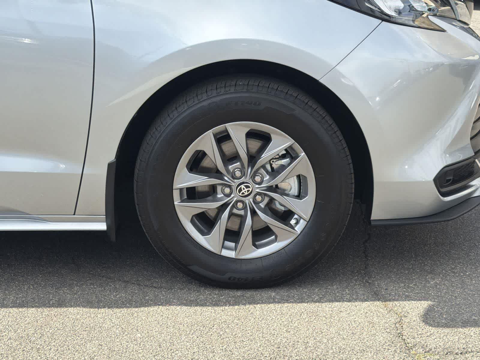 Thumbnail: 2025 Toyota Sienna - 37