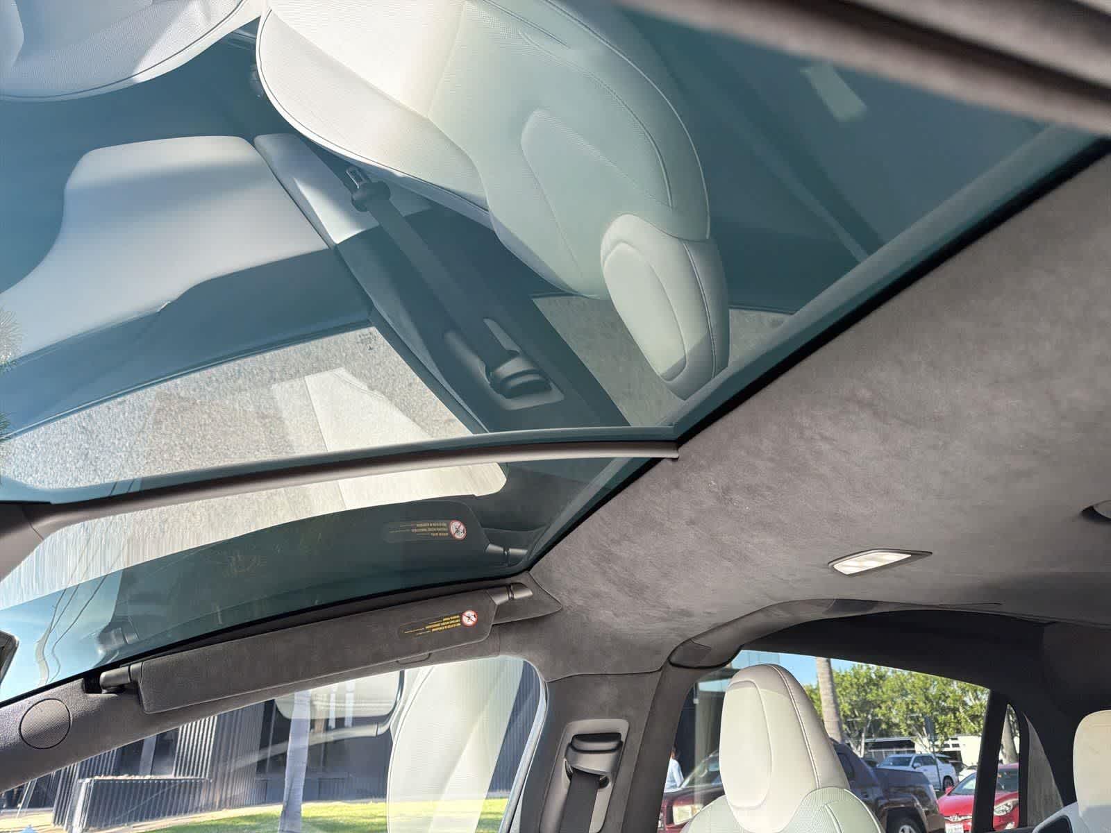 Thumbnail: 2022 Tesla Model X - 10