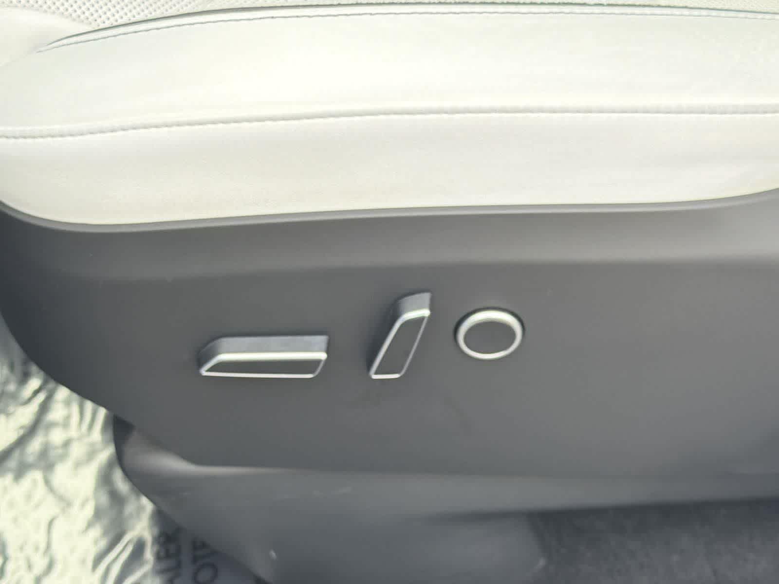 Thumbnail: 2022 Tesla Model X - 26