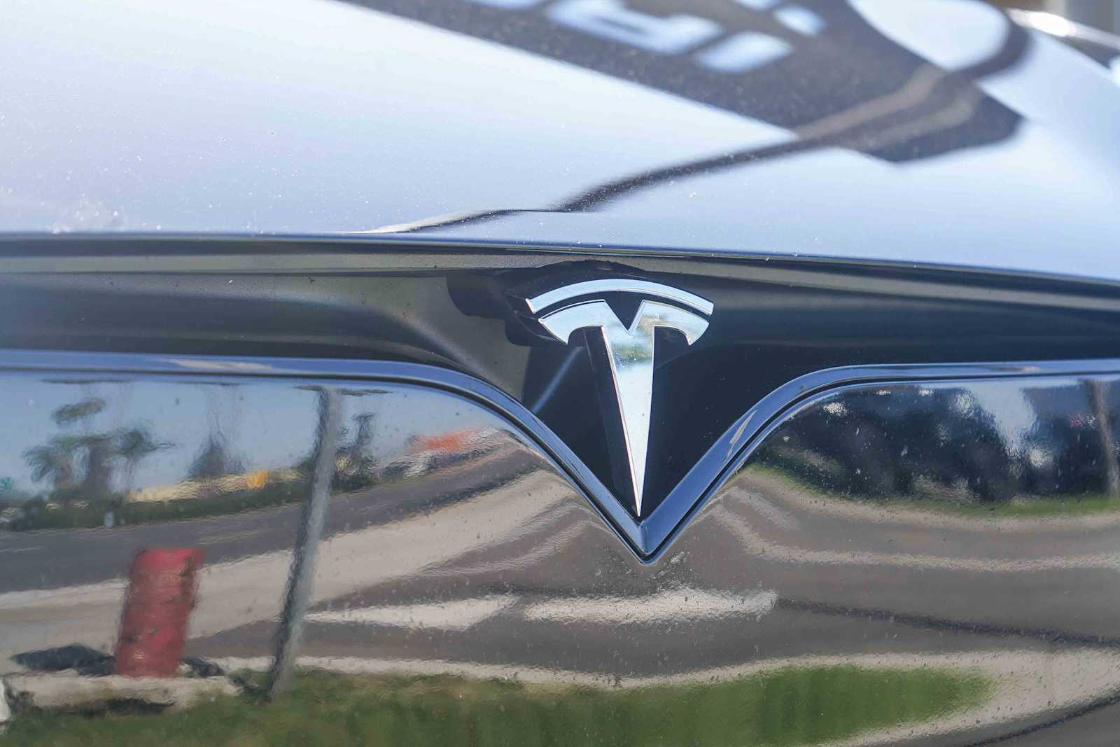 Thumbnail: 2022 Tesla Model S - 11