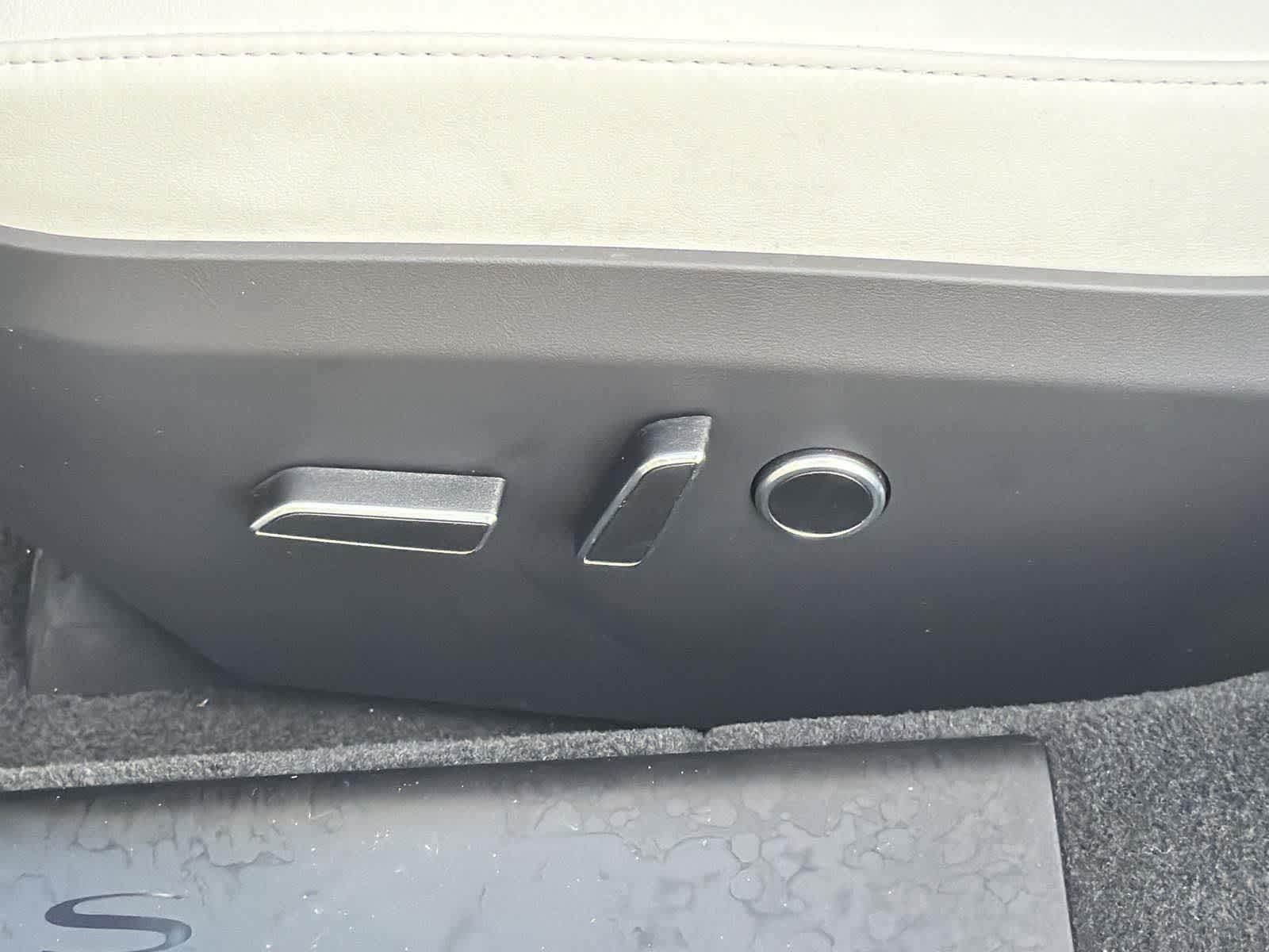 Thumbnail: 2023 Tesla Model S - 27