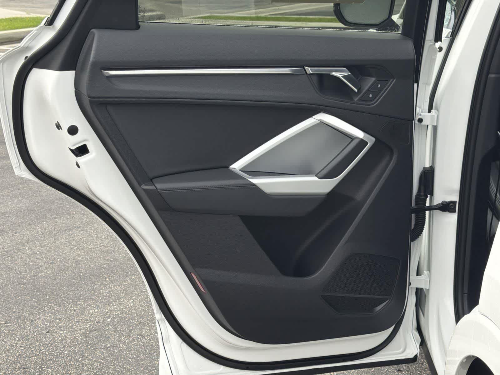 Thumbnail: 2021 Audi Q3 - 28