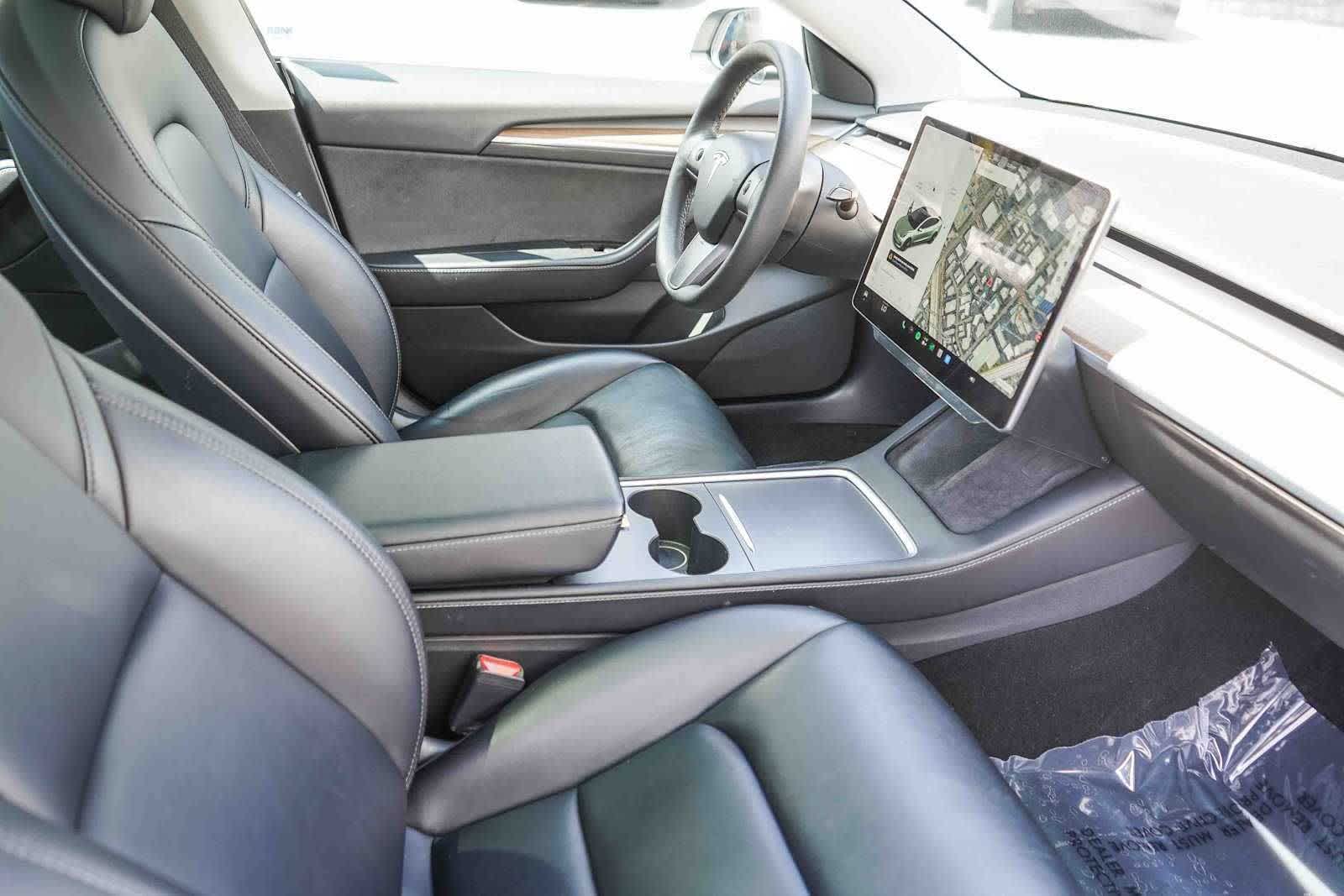 Thumbnail: 2022 Tesla Model 3 - 15