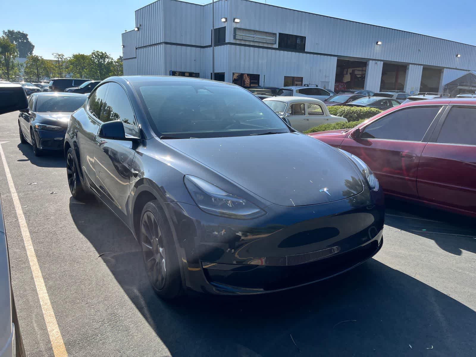 2024 Tesla Model Y Long Range photo 2