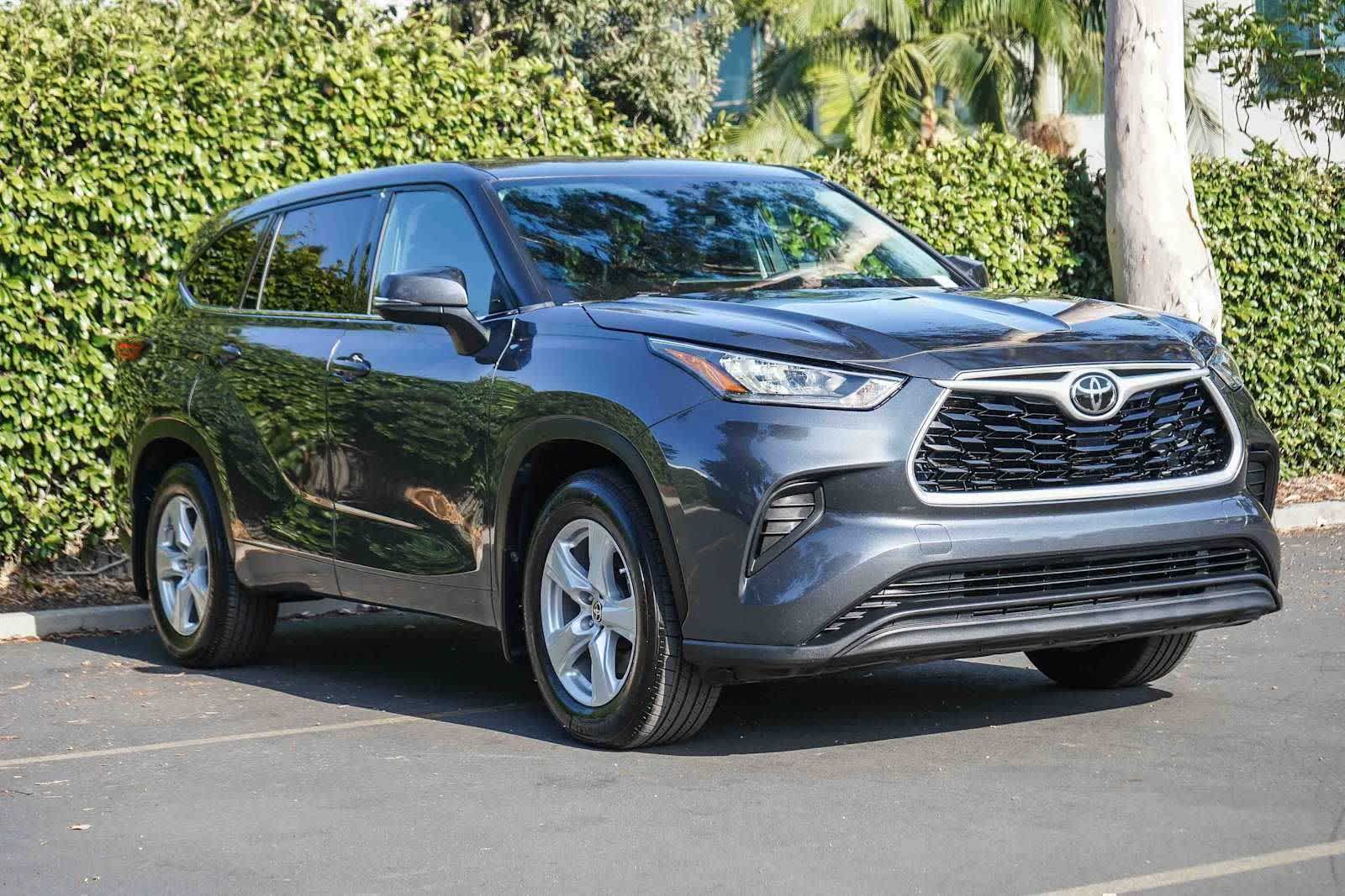 Thumbnail: 2020 Toyota Highlander - 3