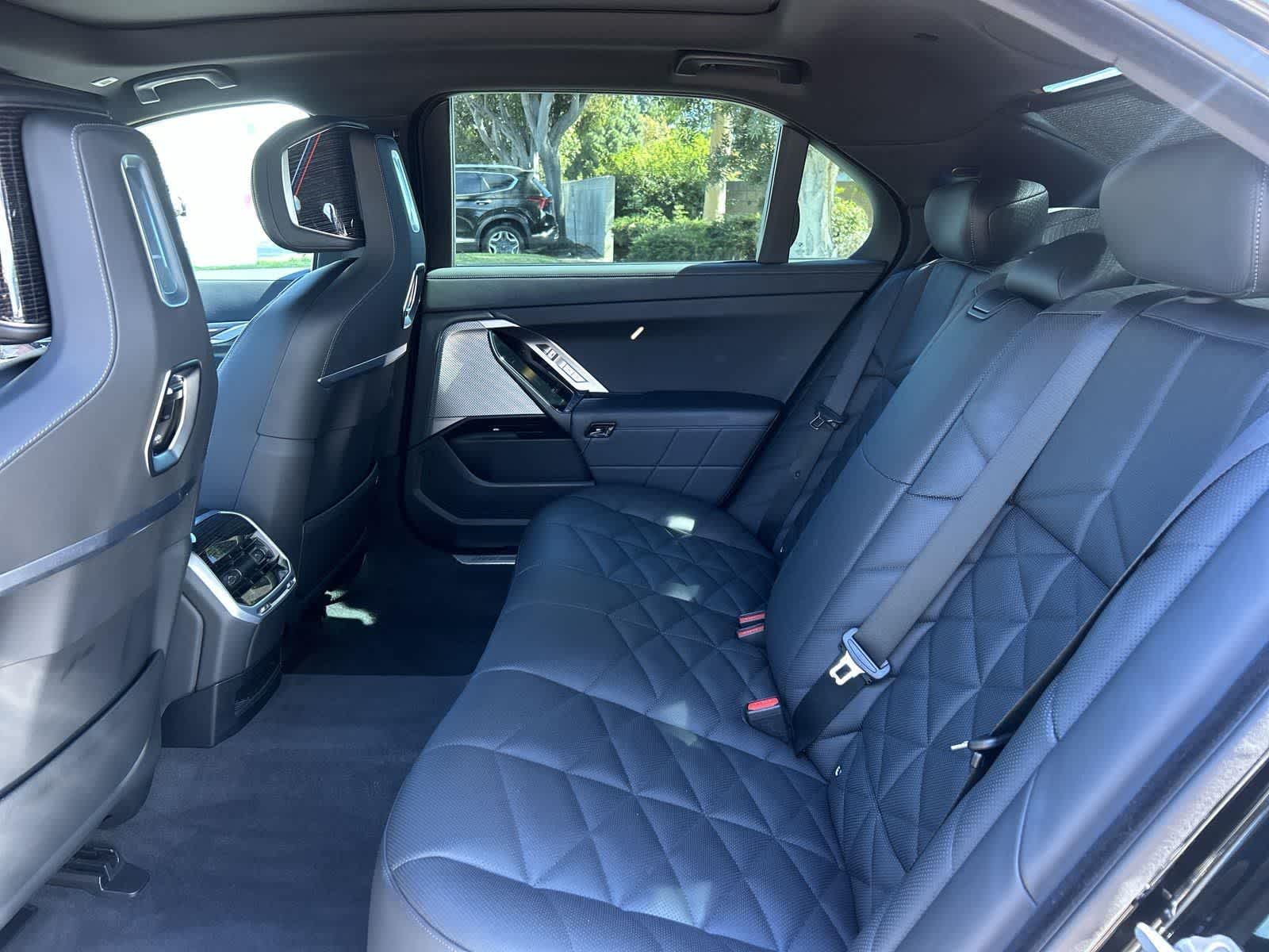 Thumbnail: 2023 BMW 7 Series - 31