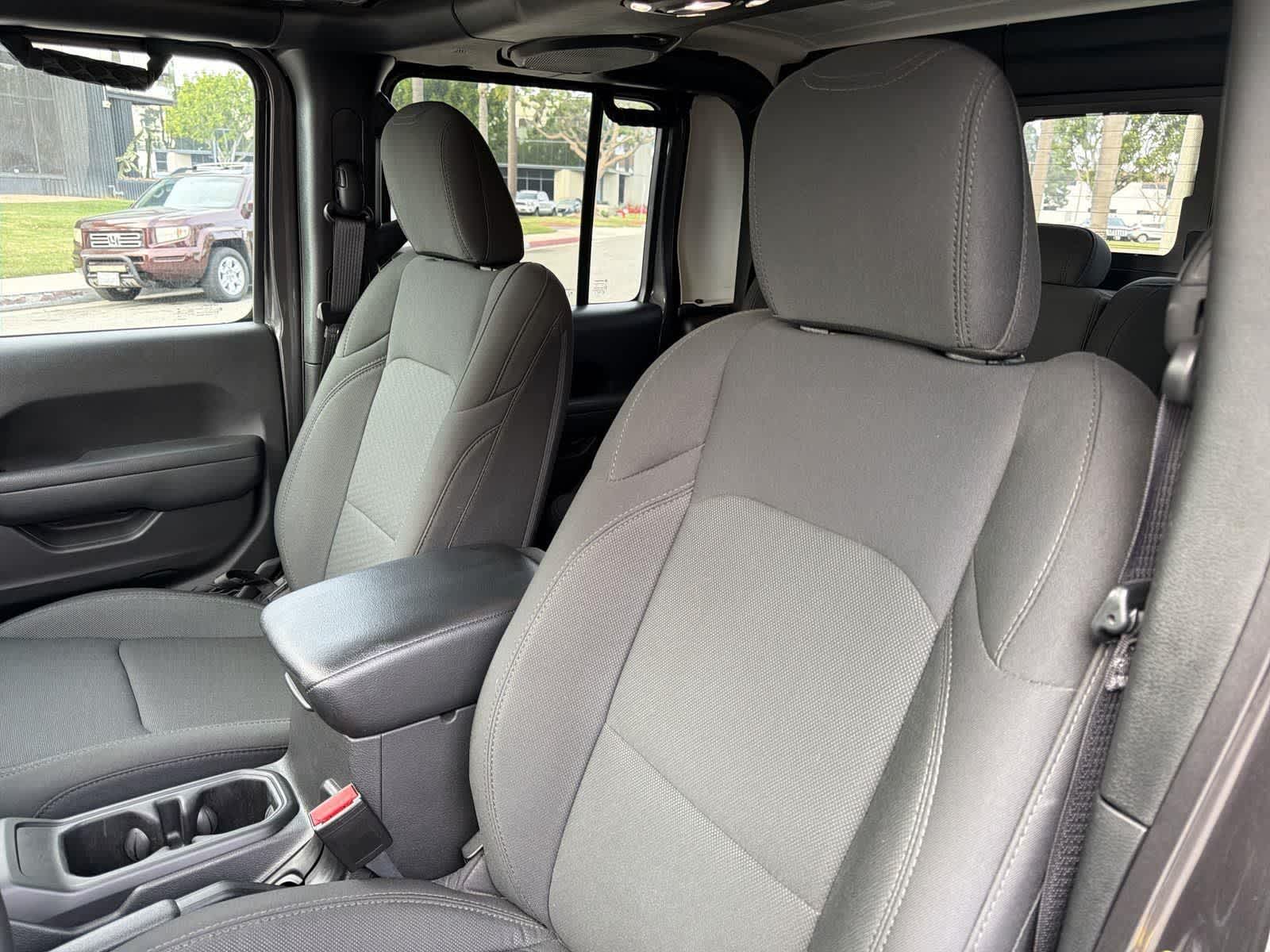 Thumbnail: 2022 Jeep Gladiator - 24